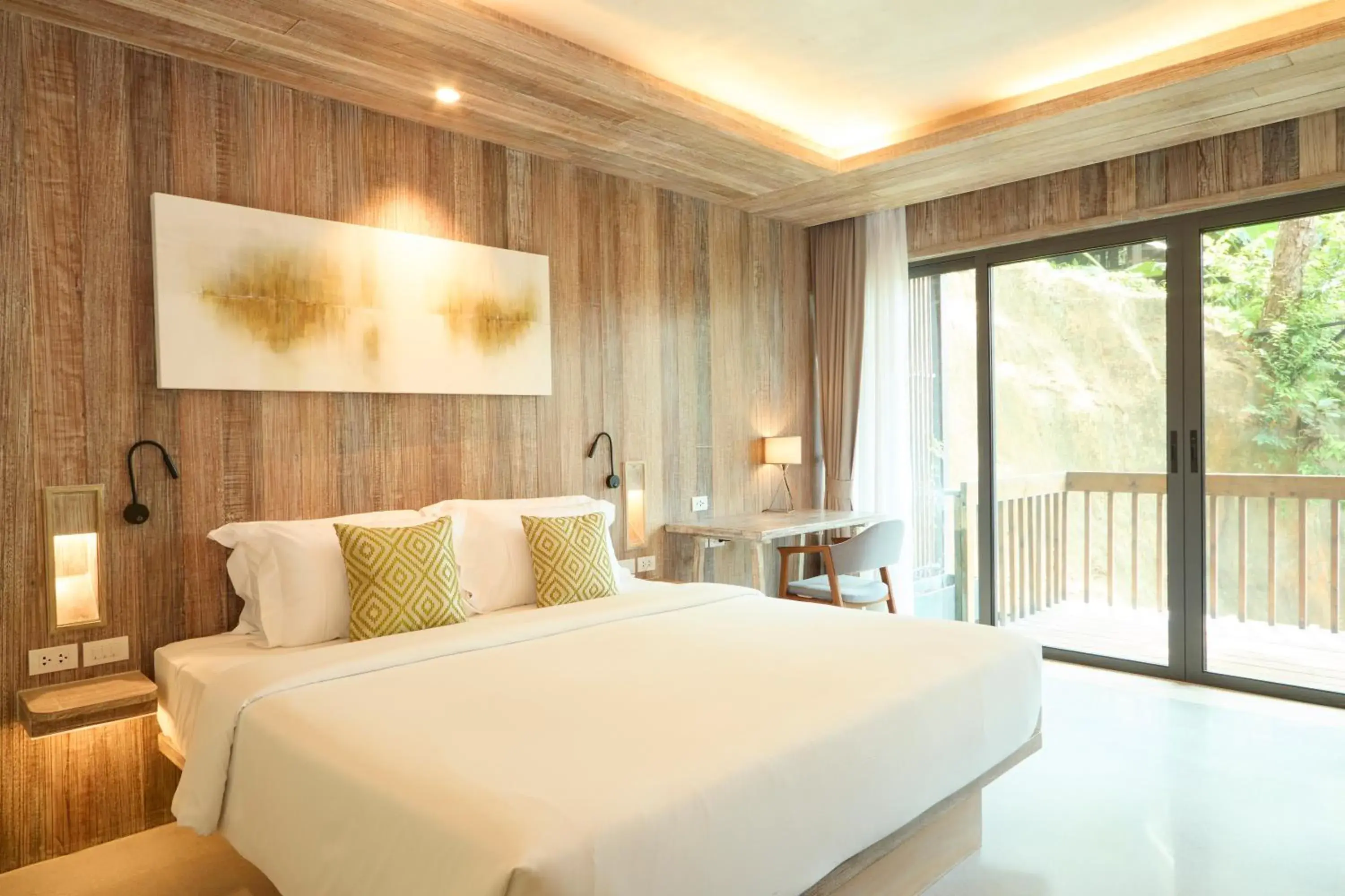 Bed in Dinso Resort & Villas Phuket an IHG Hotel