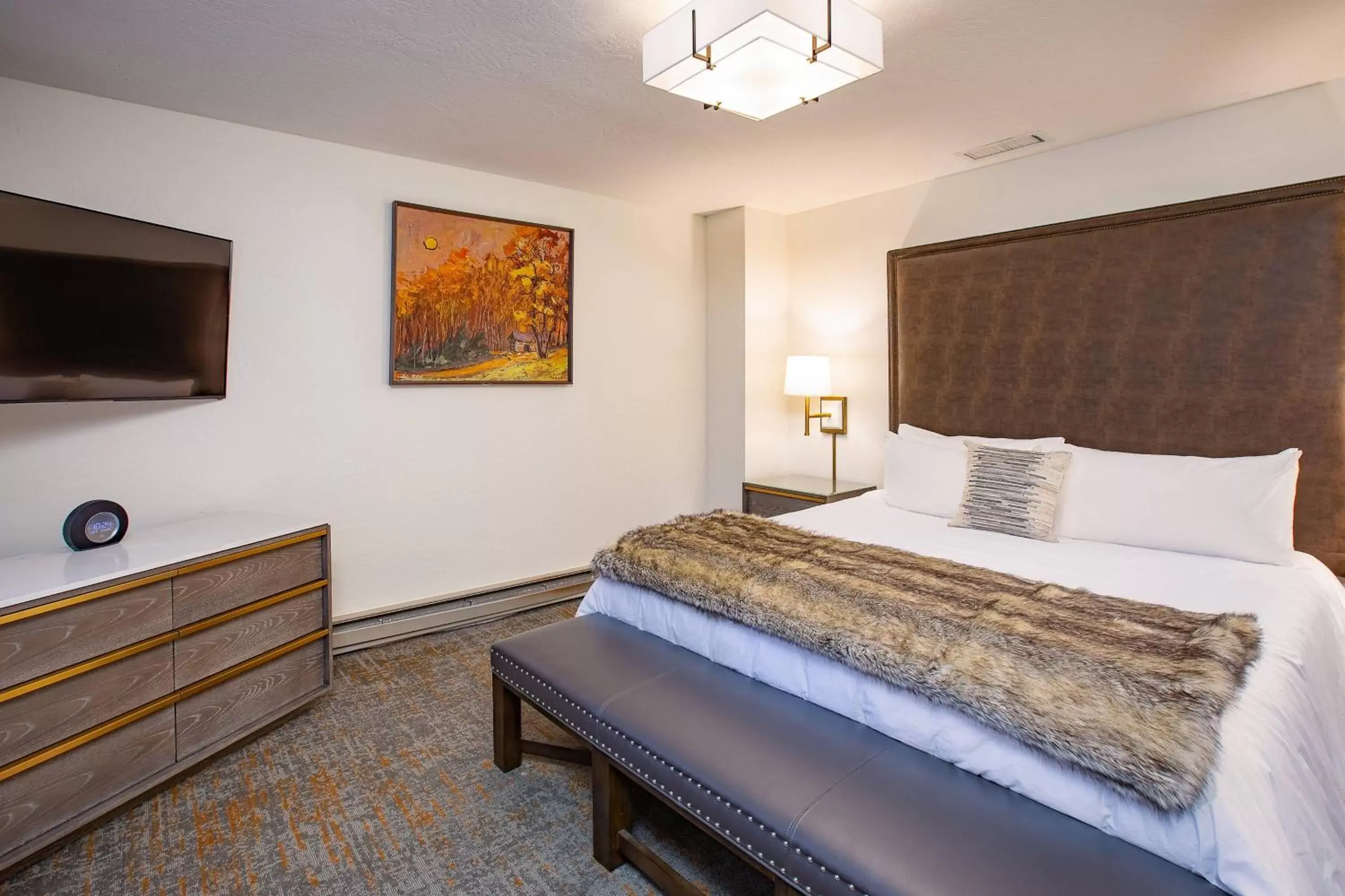 Bedroom, Bed in Beaver Creek Lodge, Autograph Collection