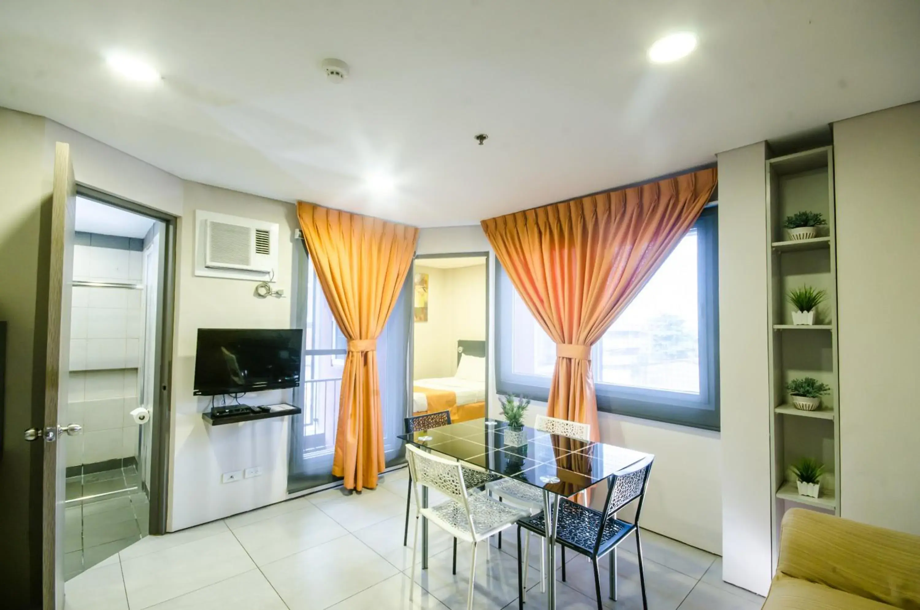 Dining Area in Jade Hotel And Suites