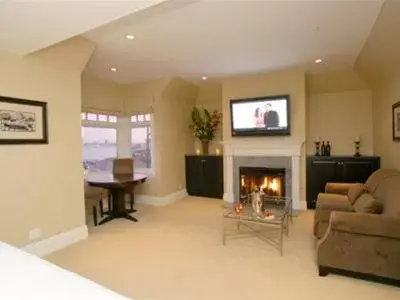 Seating Area in The Gables Inn Sausalito