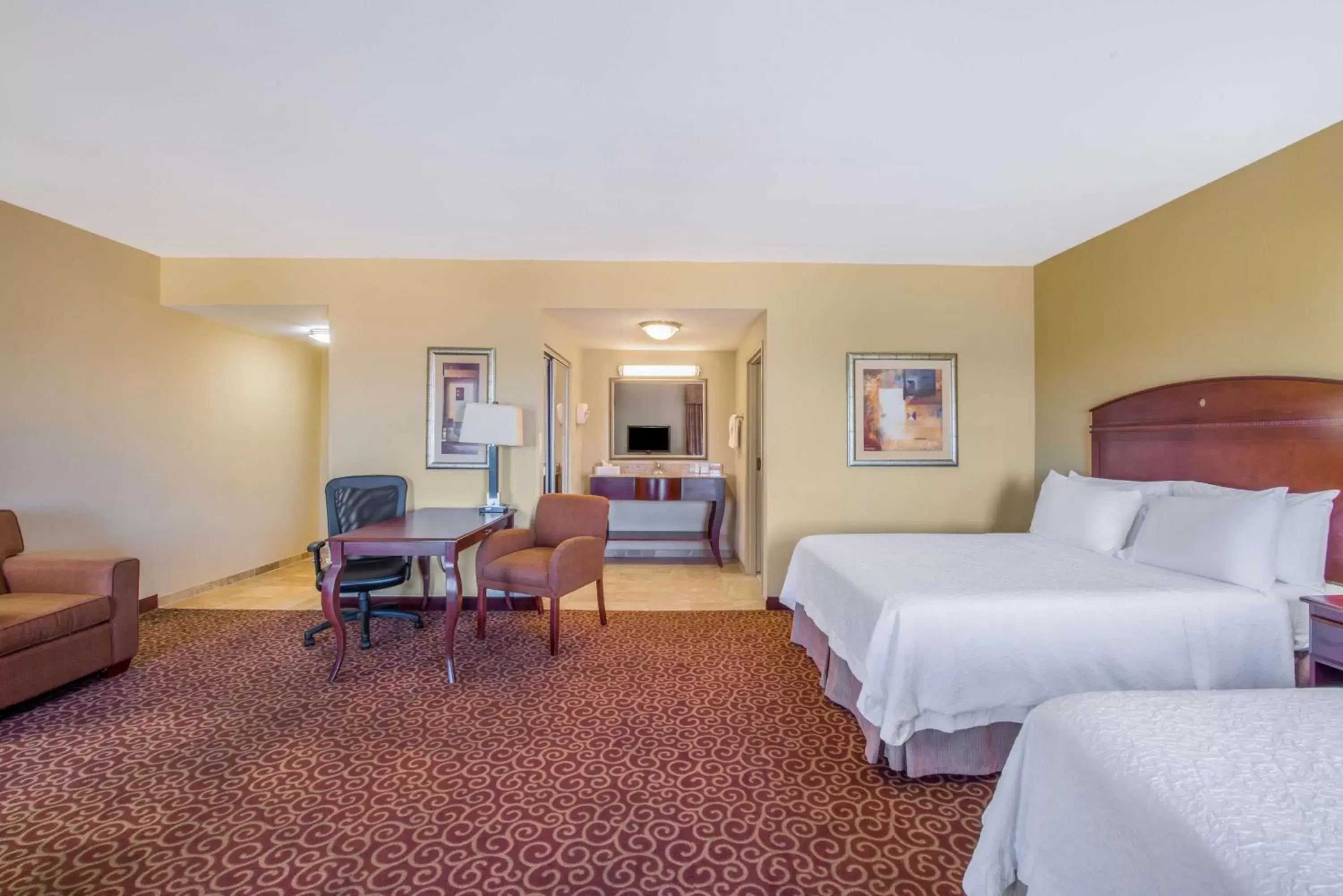 Bed in Hampton Inn & Suites Oklahoma City - South