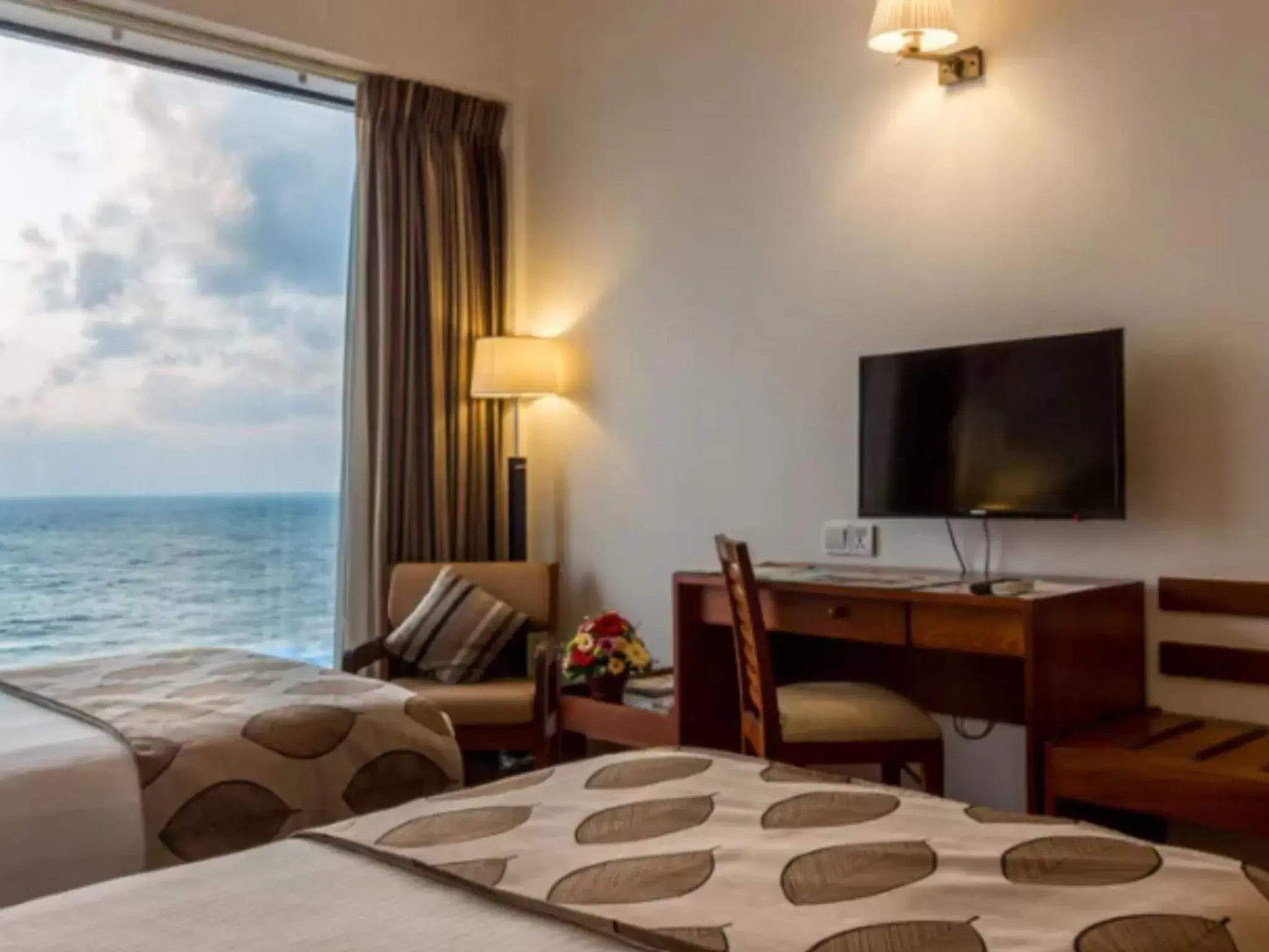 Bed in The Ocean Colombo - Guaranteed Sea View Rooms Bed in The Ocean Colombo - Guaranteed Sea View Rooms