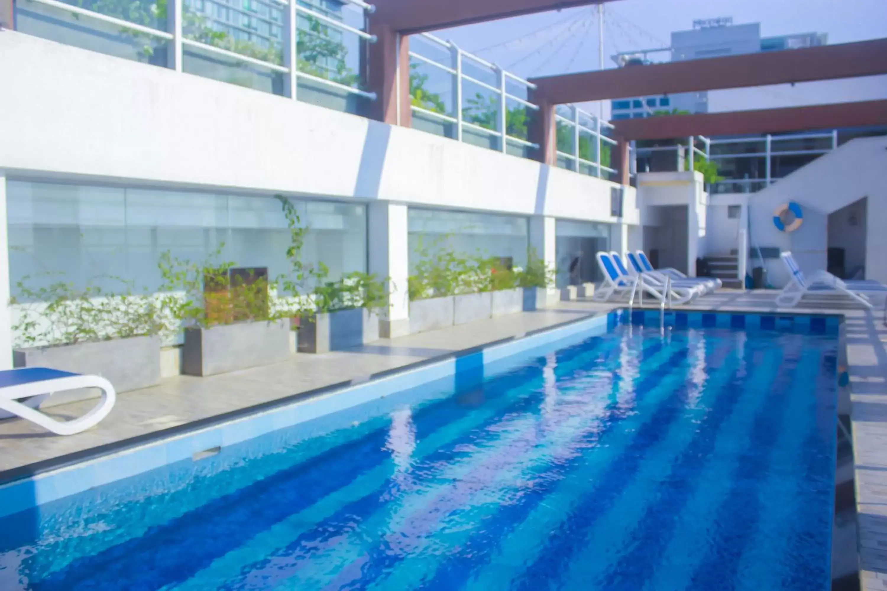 Swimming Pool in Morven Hotel Colombo