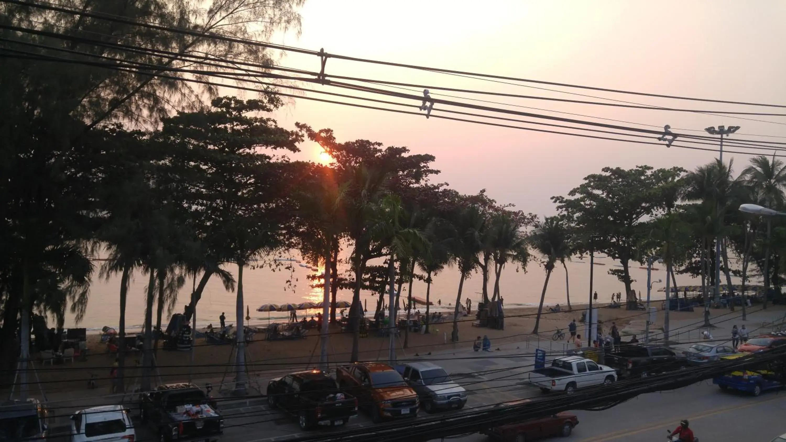 Beach, Sunrise/Sunset in Jomtien Boathouse