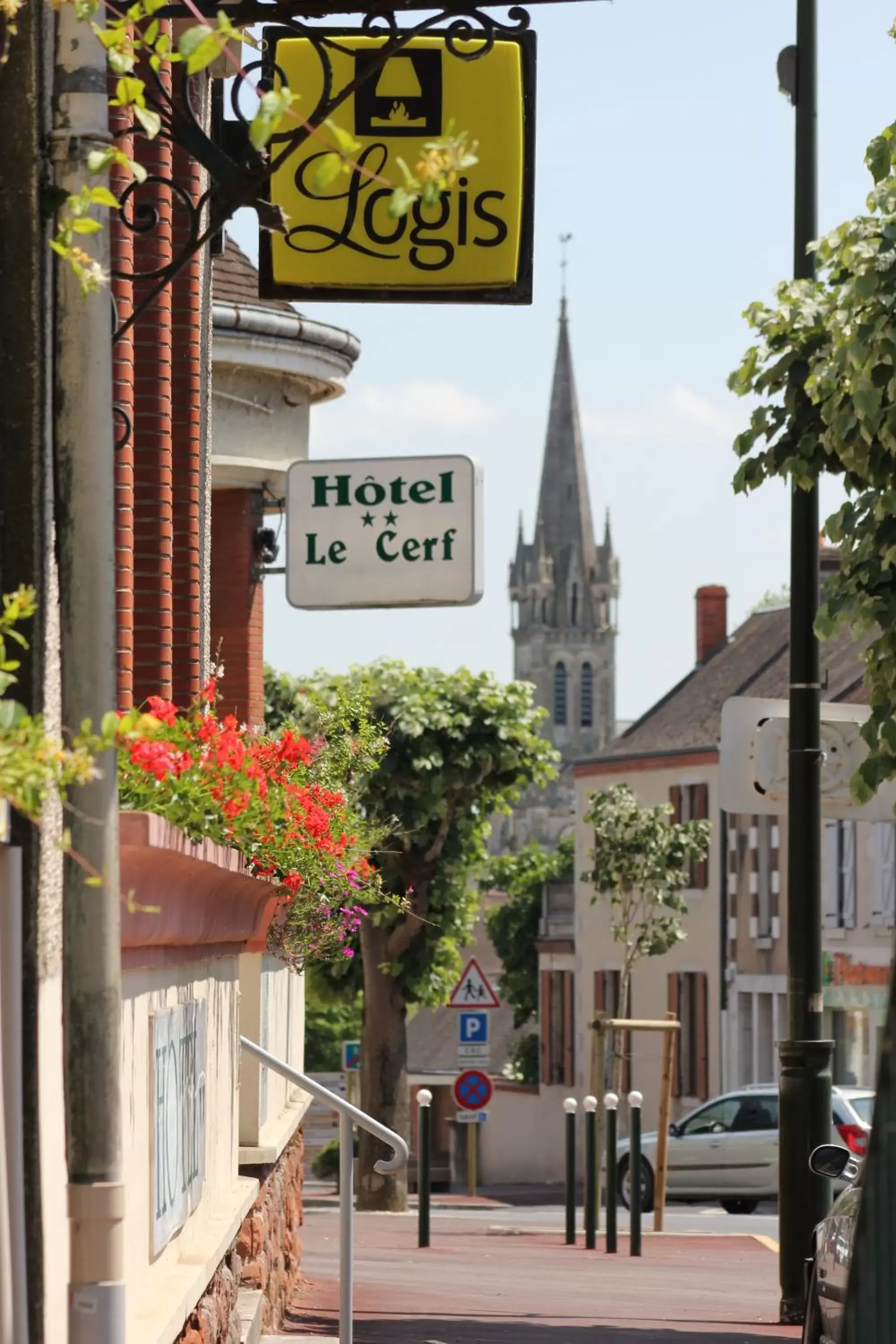 Facade/entrance, Neighborhood in Logis Hotel Le Cerf