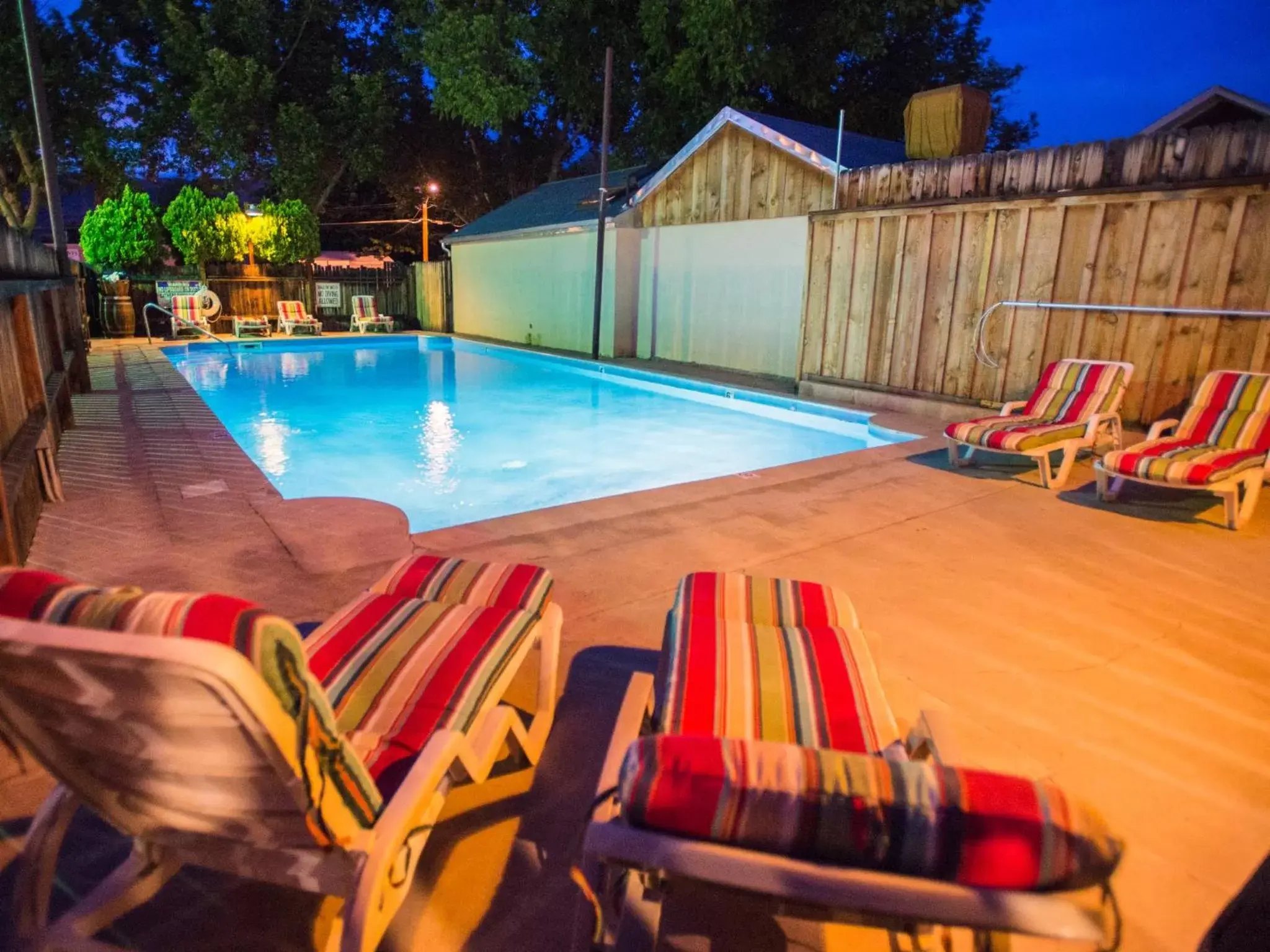 Pool view, Swimming Pool in Rustic Inn