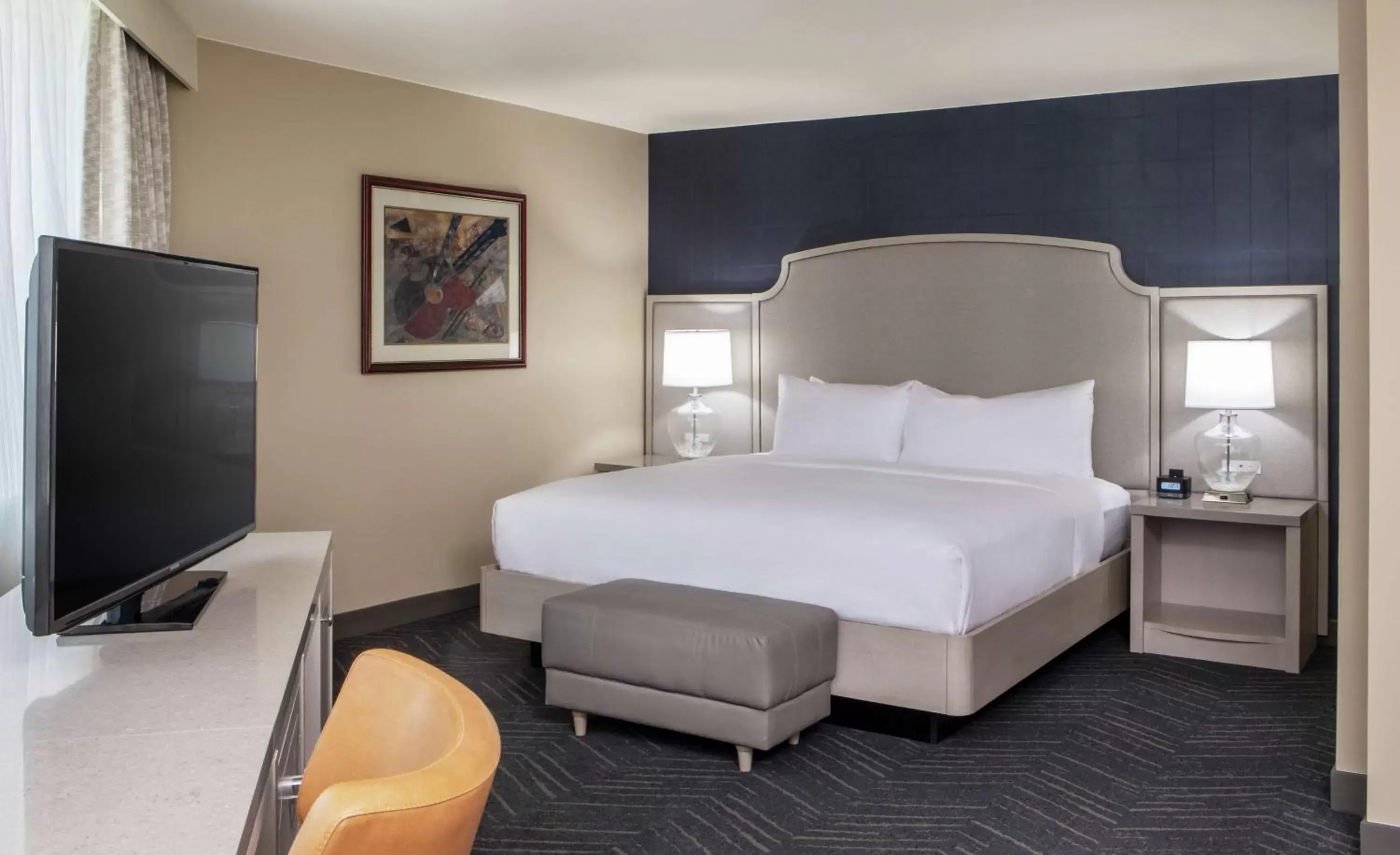 Bedroom, Bed in DoubleTree by Hilton Hotel Nashville Downtown