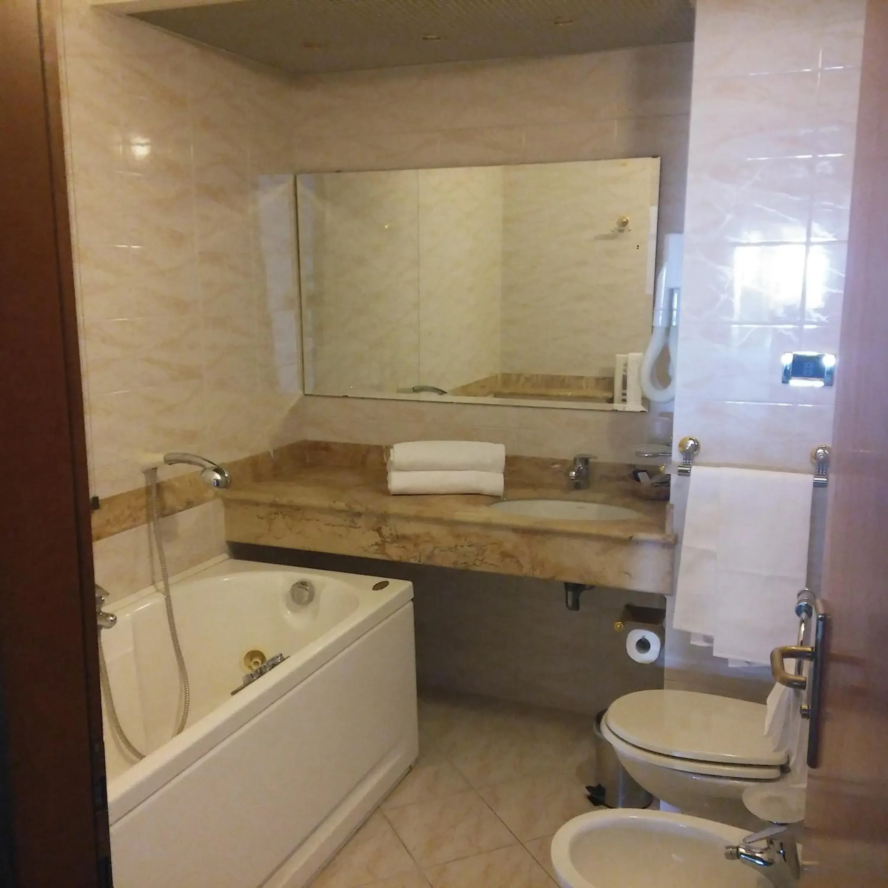 Hot Tub, Bathroom in Hotel Principe