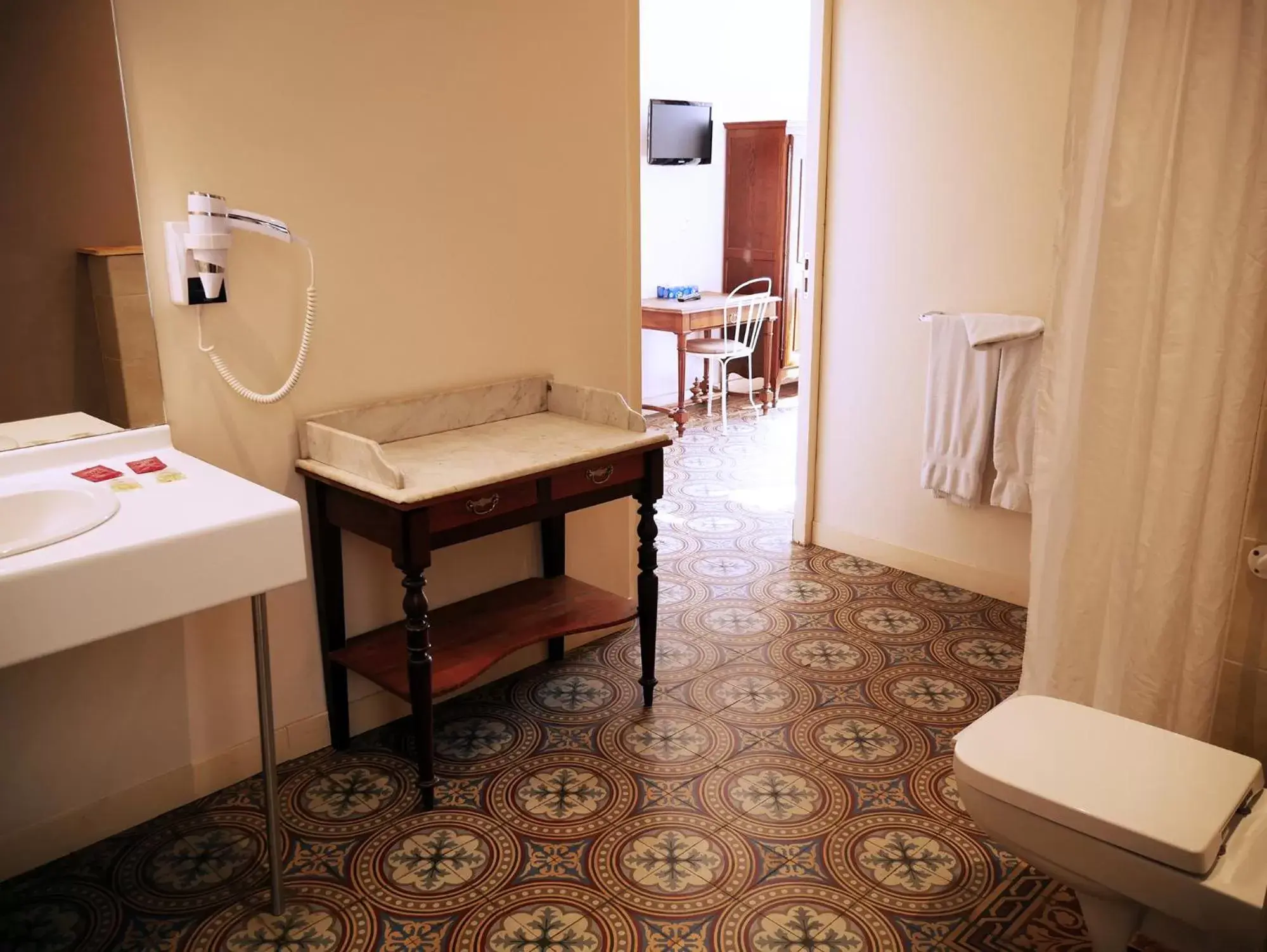 Bathroom in Hotel Saint Jean