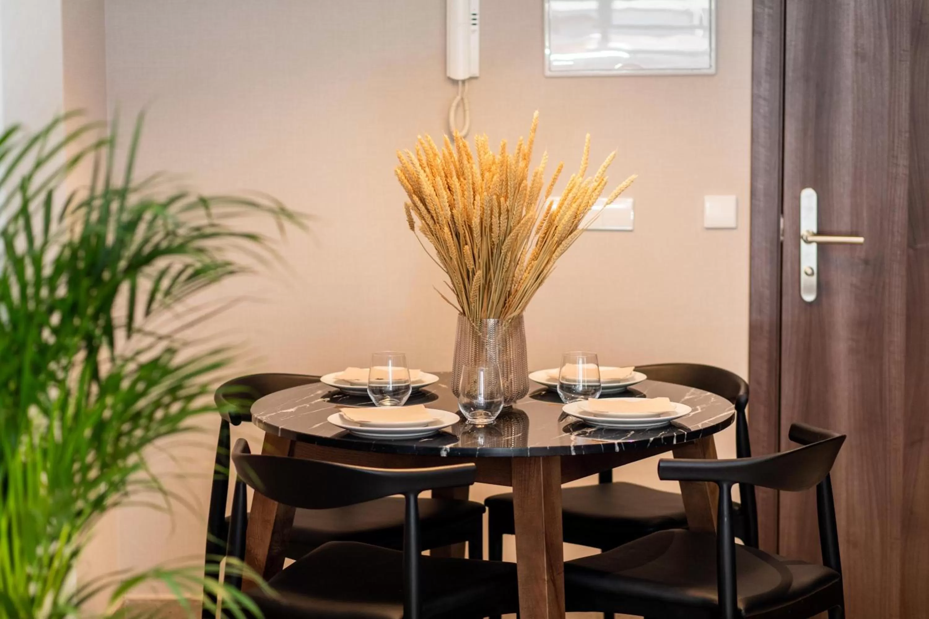 Dining area in Ramirez Flats Valencia