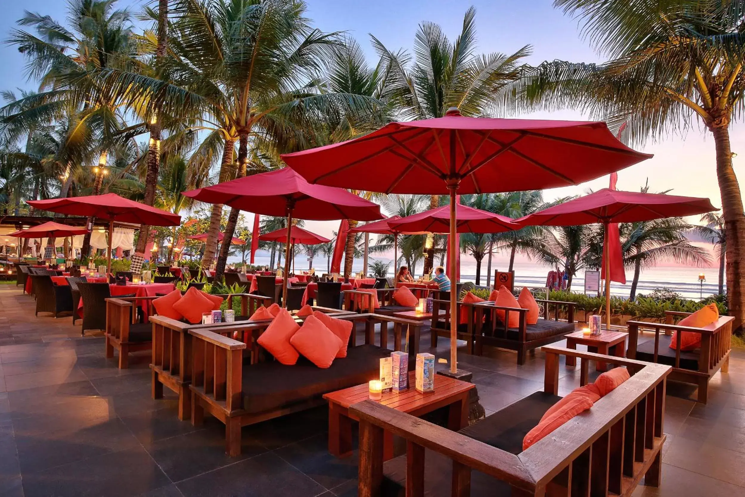 Restaurant/Places to Eat in Legian Beach Hotel