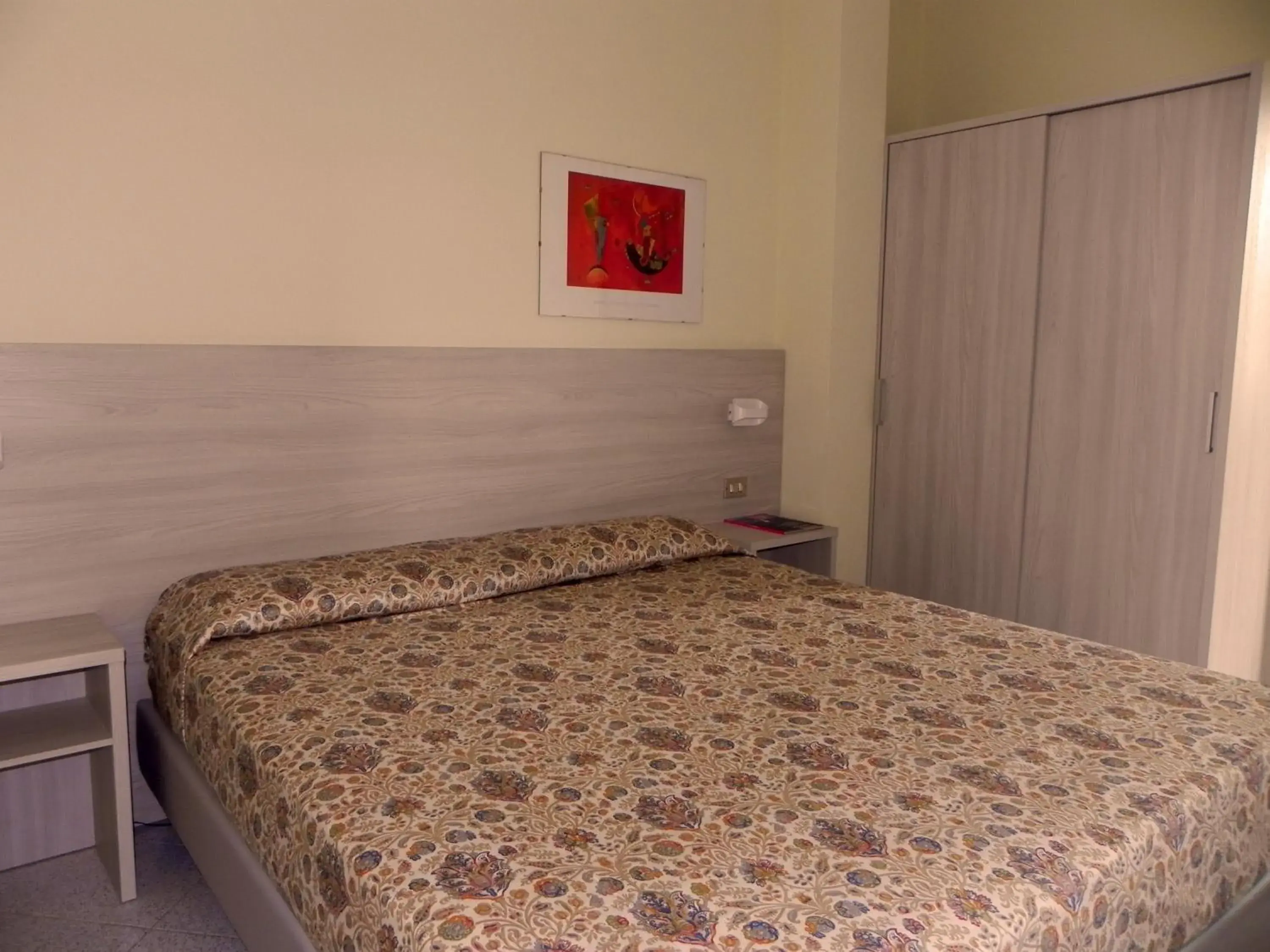 Bed in Albergo Sant'Anna