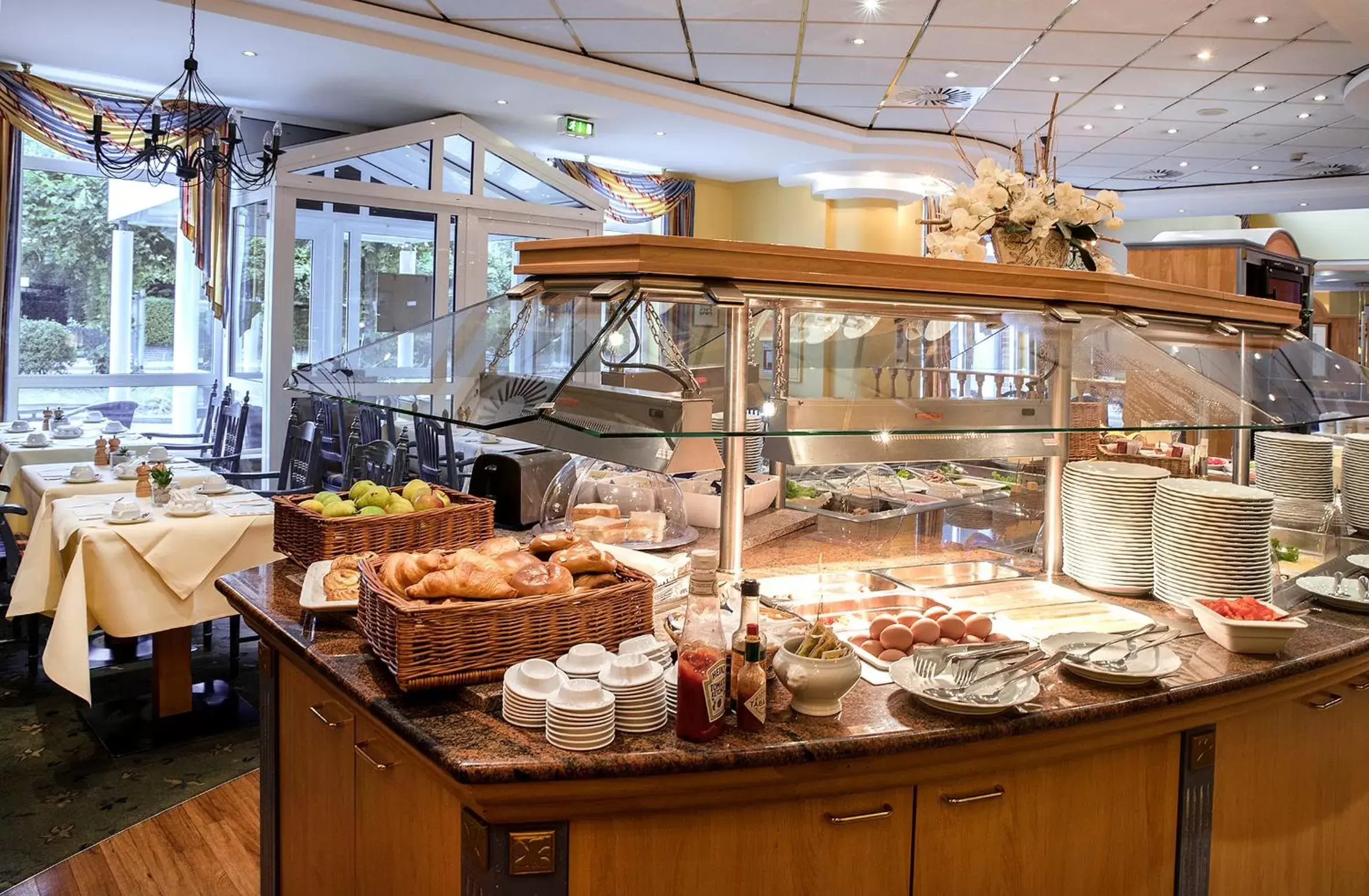 Buffet breakfast, Restaurant/Places to Eat in Country Hotel Timmendorfer Strand