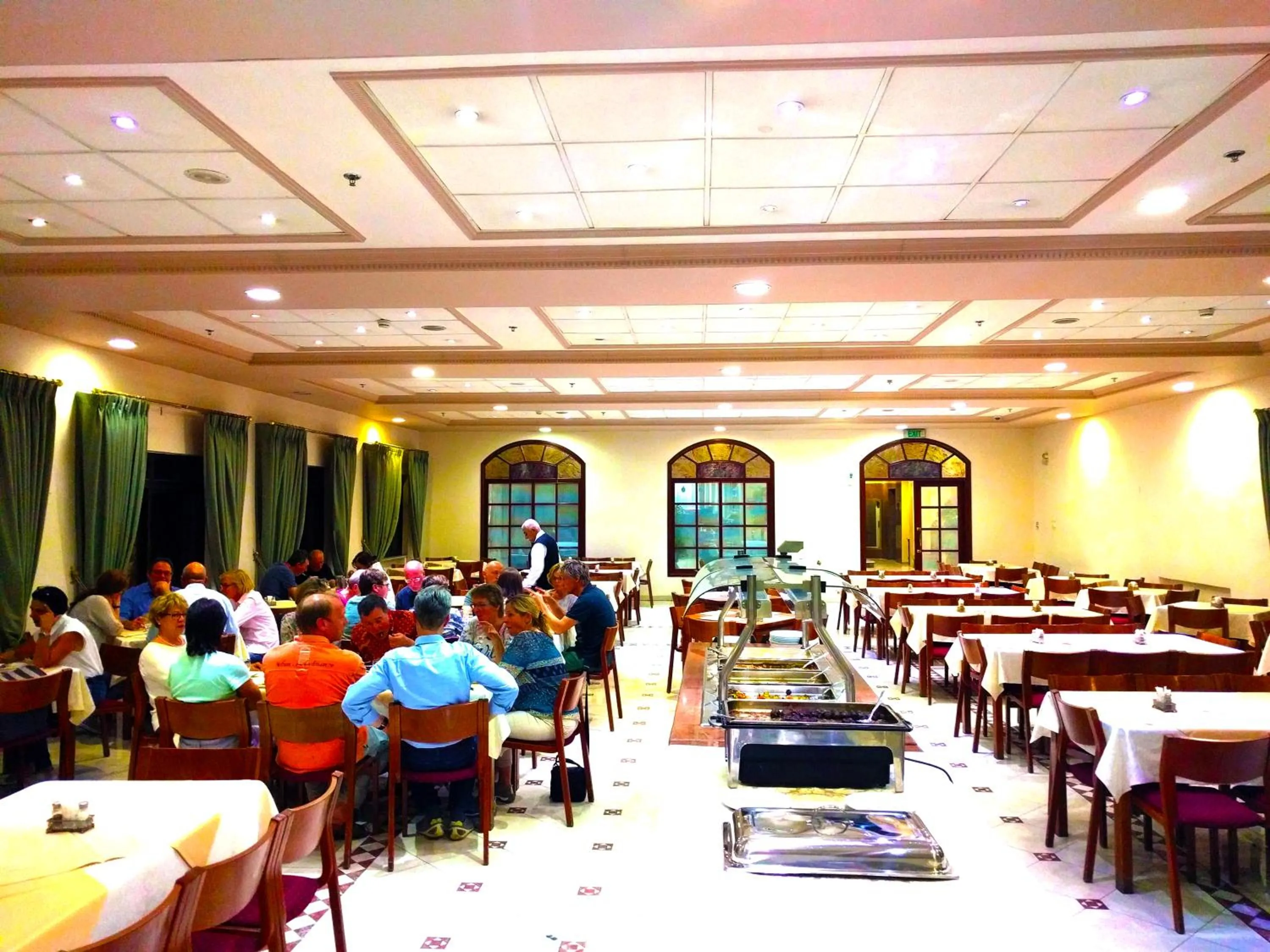 Restaurant/places to eat in Holy Land Hotel