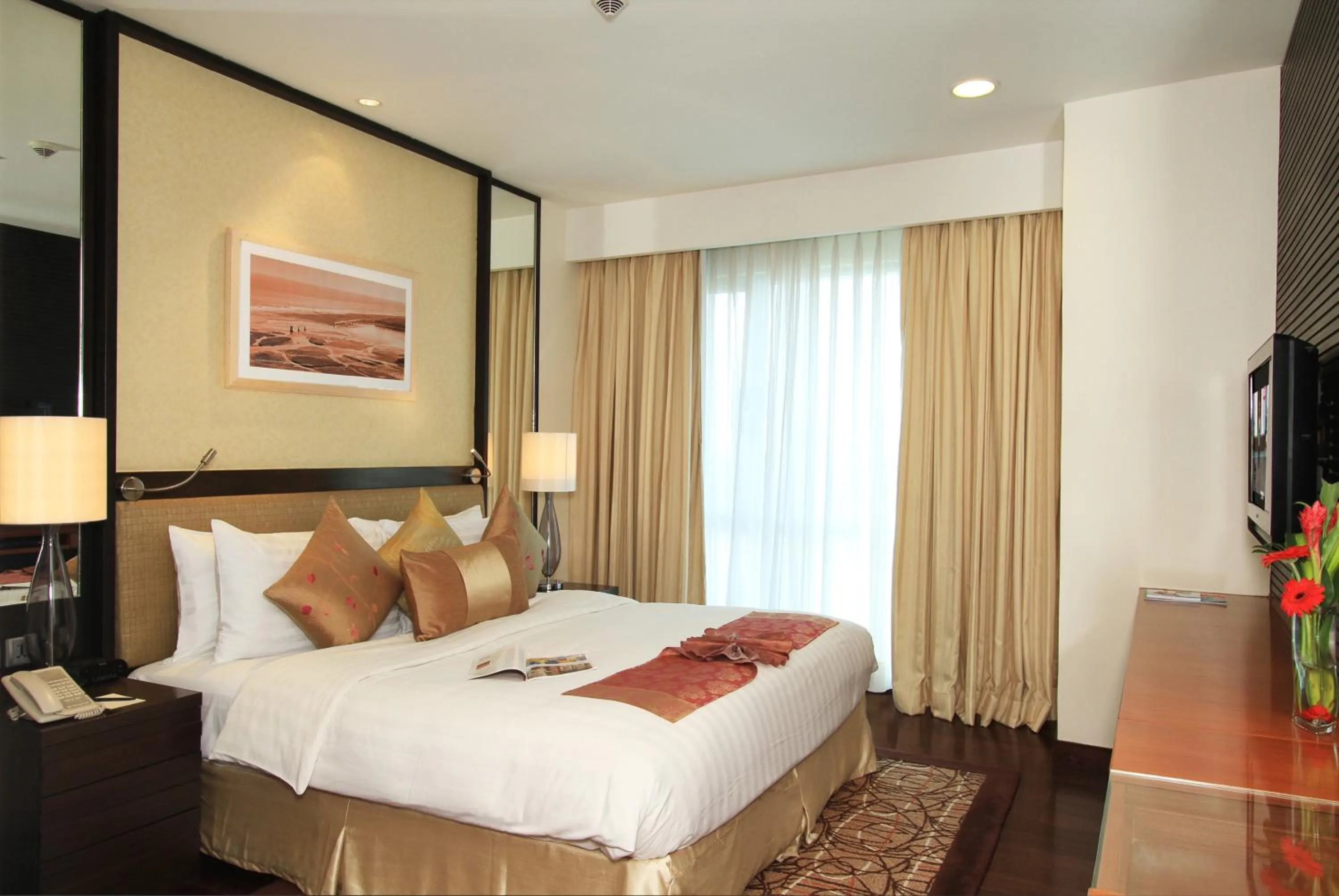 Bedroom, Bed in Somerset Greenways Chennai