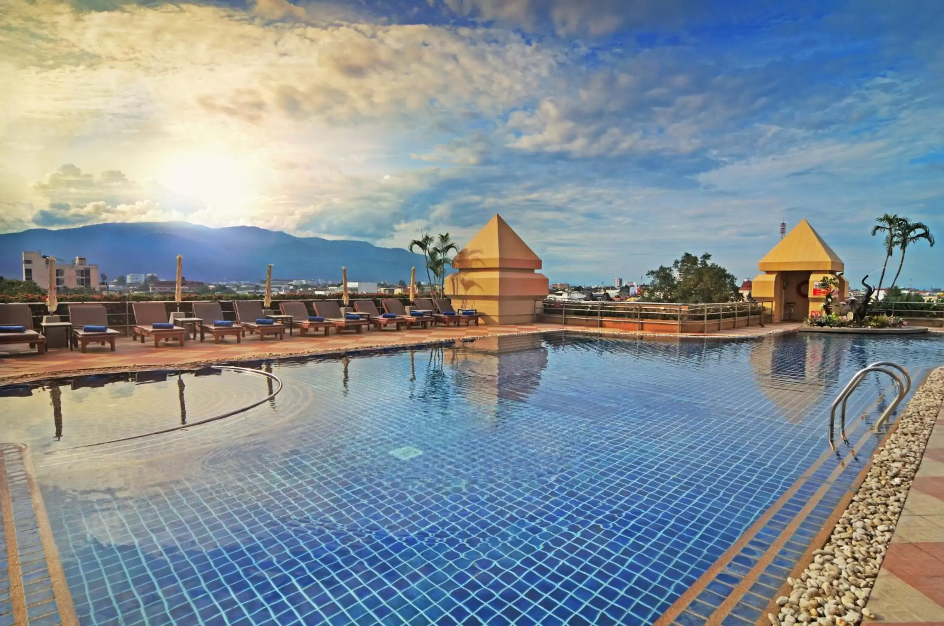 Swimming Pool in Duangtawan Hotel Chiang Mai -SHA Extra Plus