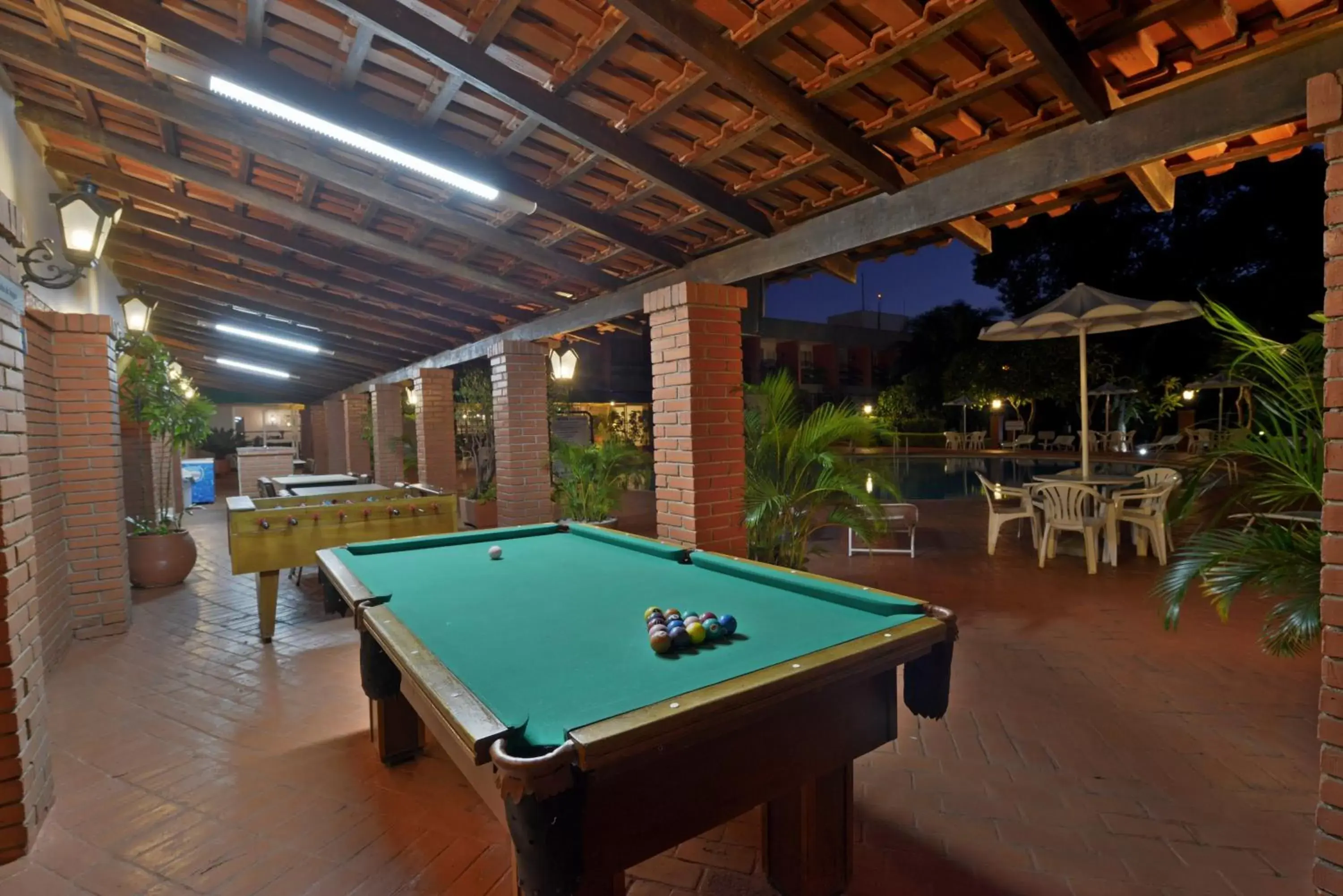 Game Room, Billiards in Hotel Deville Express Guaira