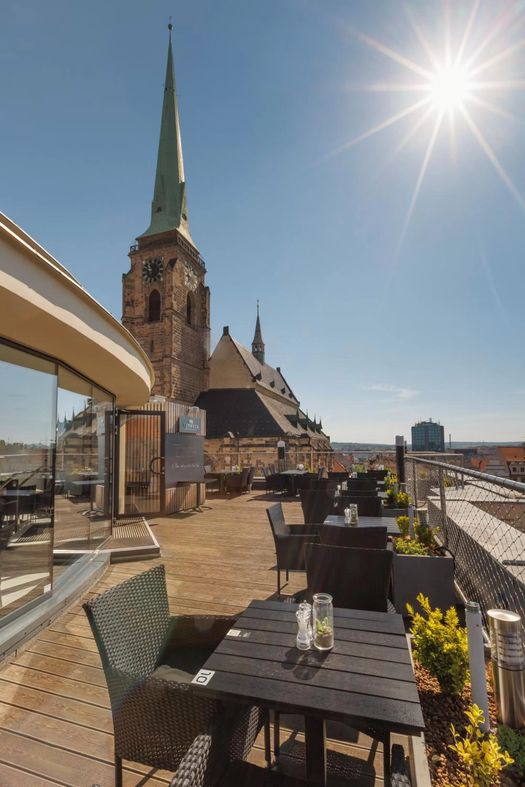 Restaurant/places to eat in Hotel Central