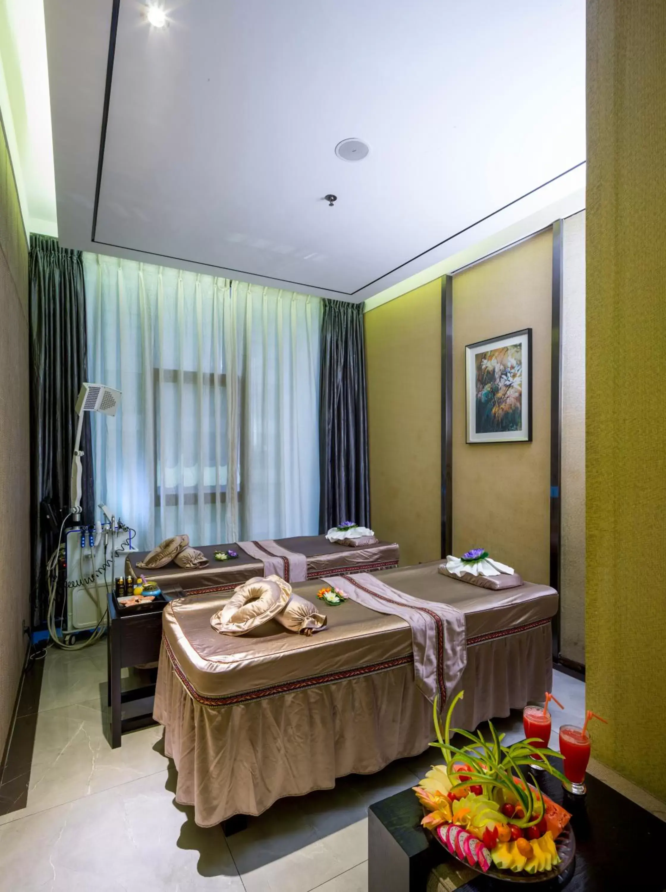 Spa and wellness centre/facilities, Bed in Zhuhai Palm Spring Hotel