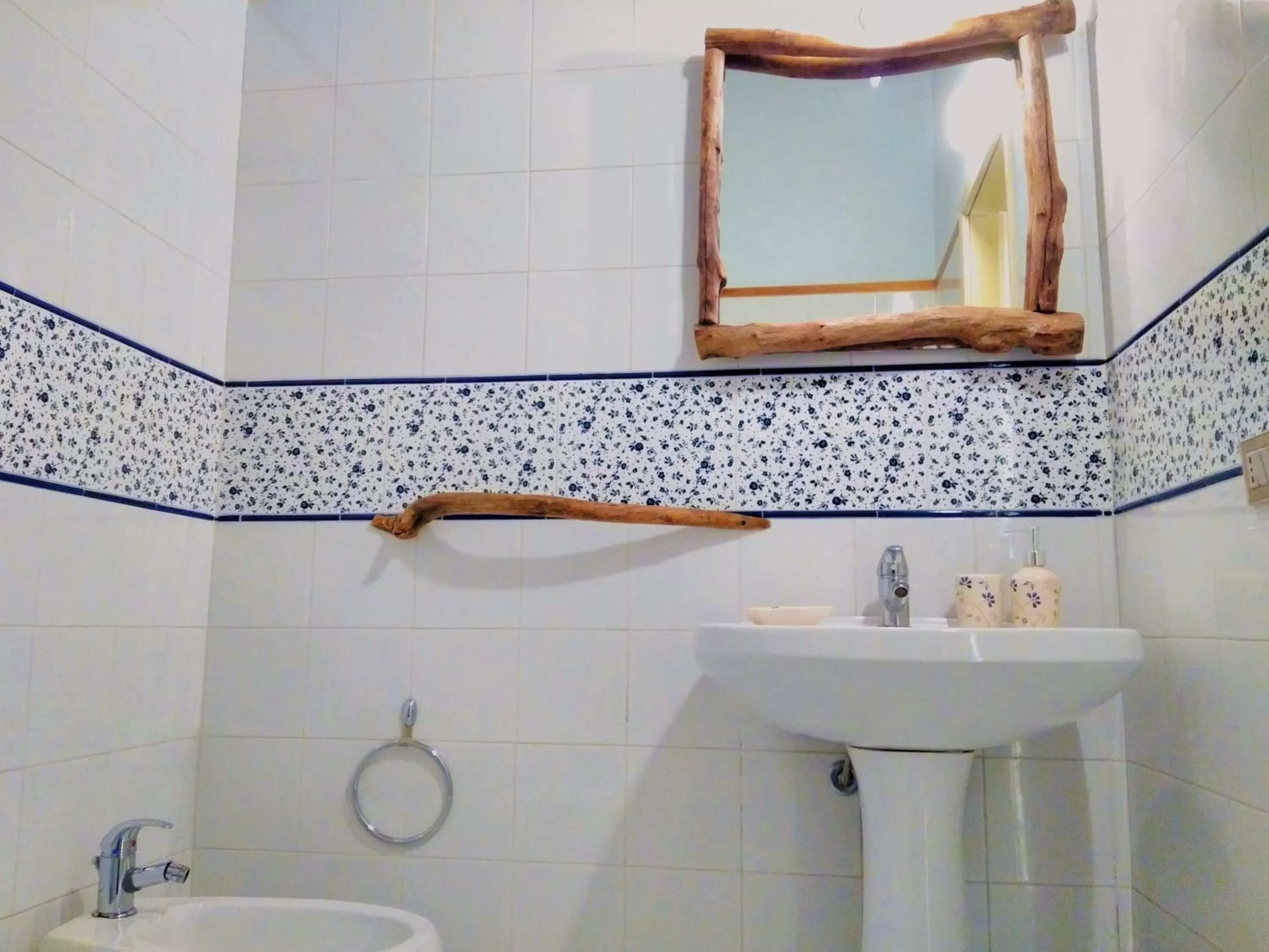 Bathroom in Vinciucci