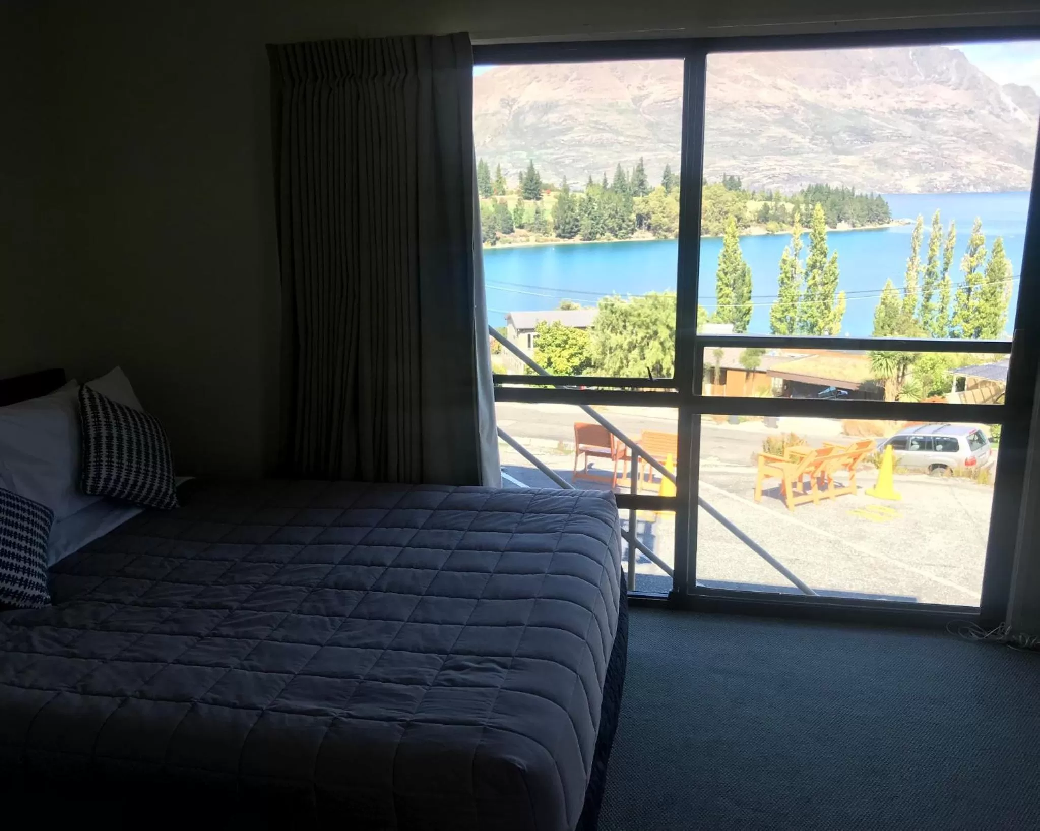 Bedroom, Bed in Earnslaw Lodge