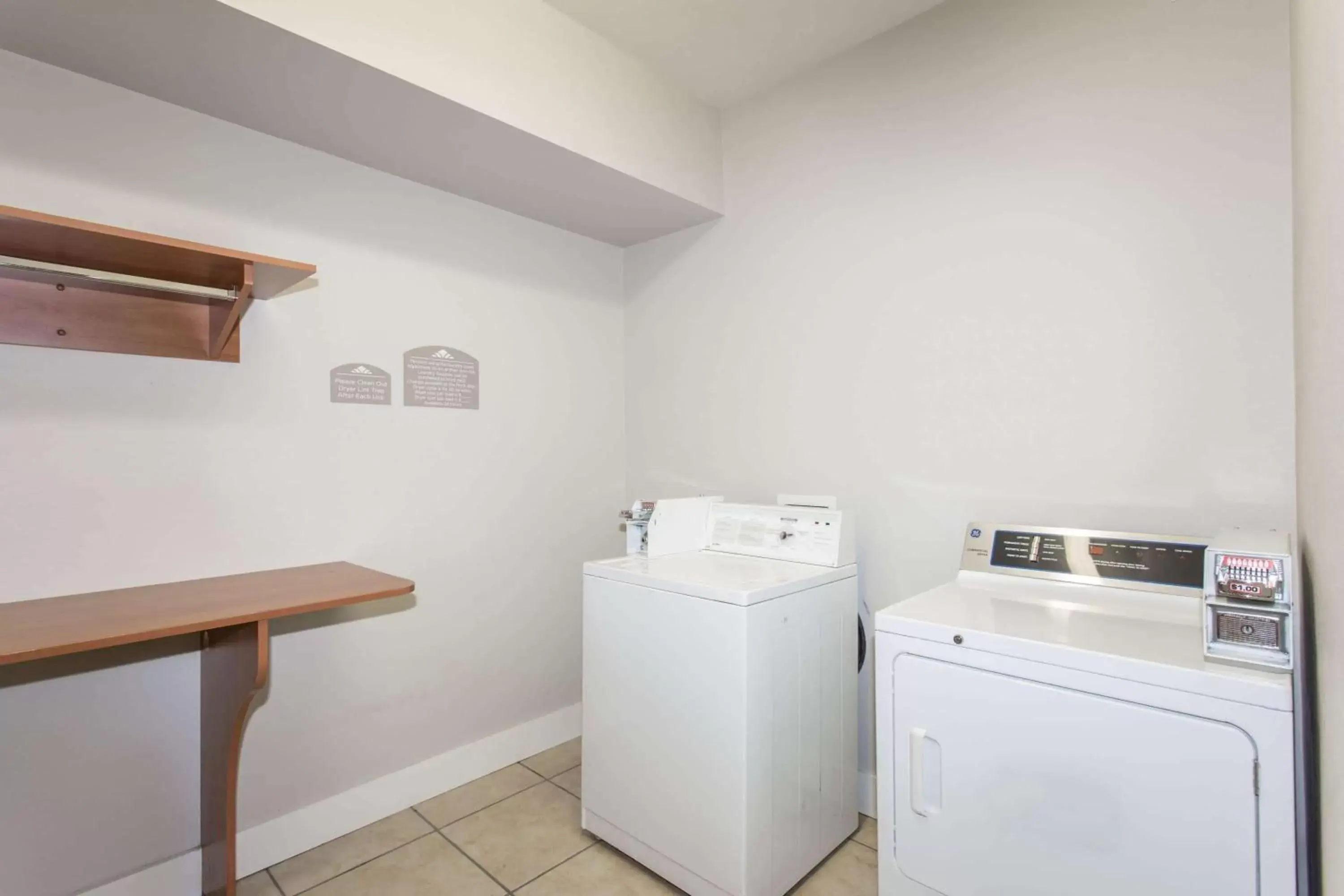 On site, Kitchen/Kitchenette in Microtel Inn and Suites by Wyndham Port Charlotte