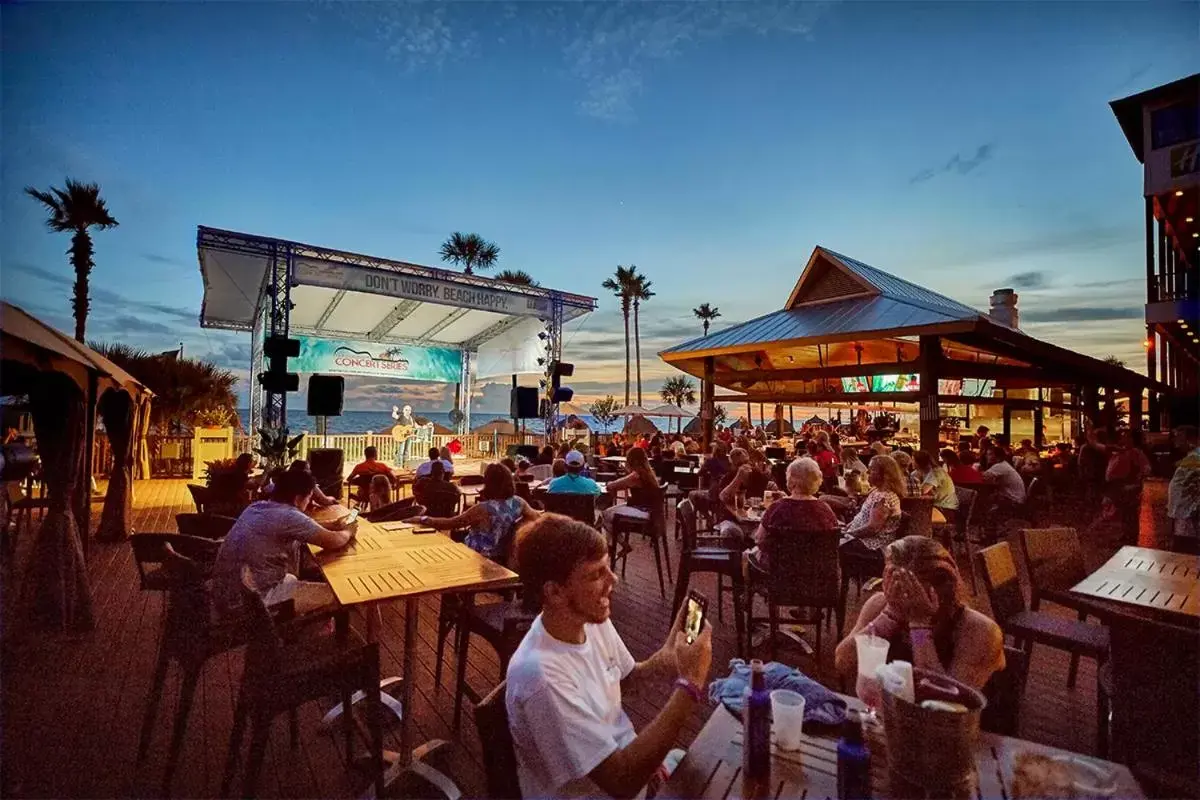 Entertainment, Restaurant/Places to Eat in Holiday Inn Resort Panama City Beach - Beachfront, an IHG Hotel