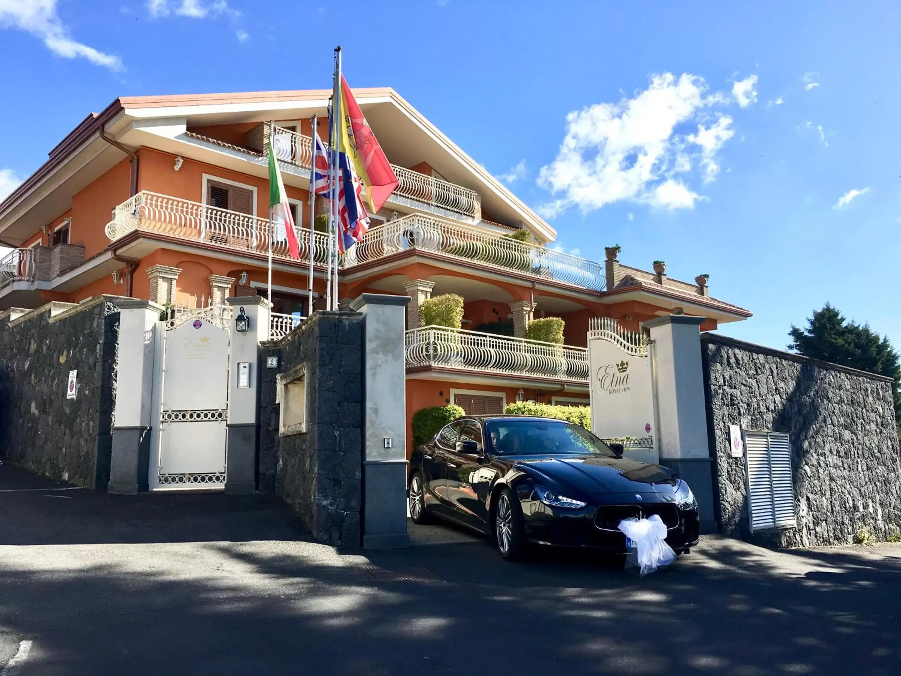 Facade/entrance, Property Building in Etna Royal View