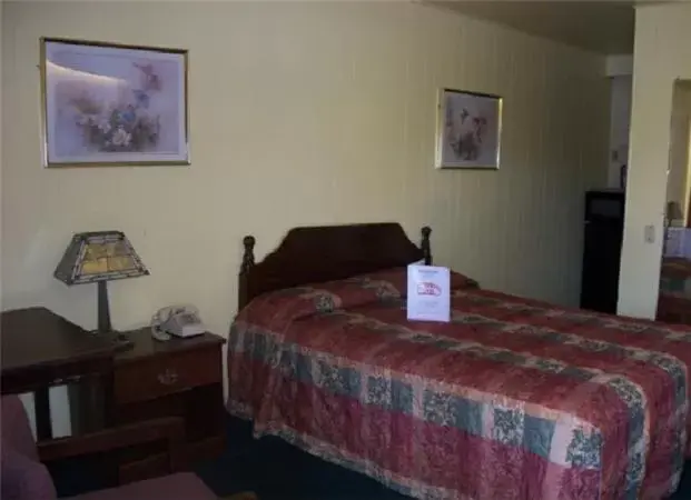 Bed in Cottonwood Inn