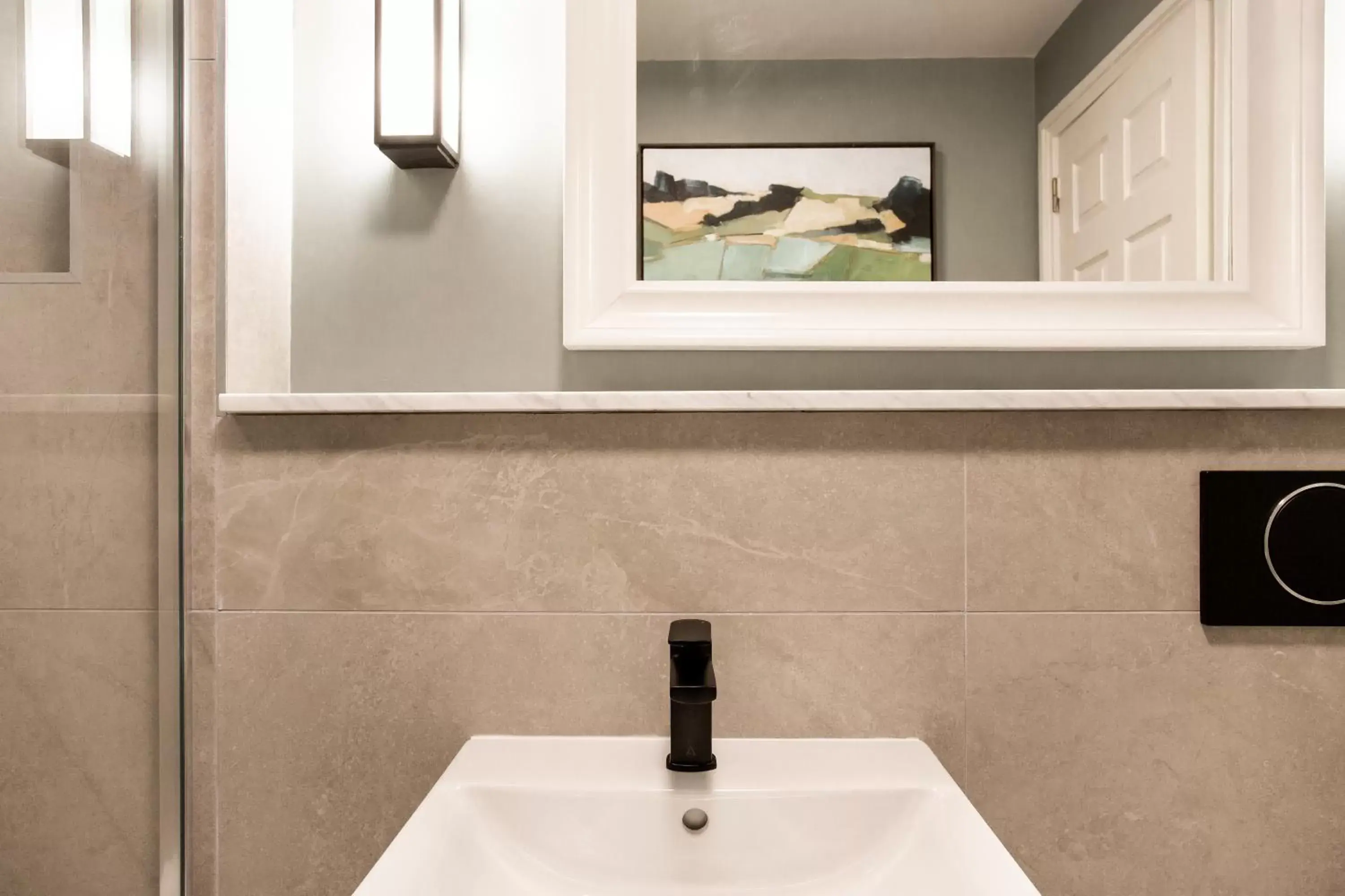 Bathroom in Ivanhoe Inn and Hotel