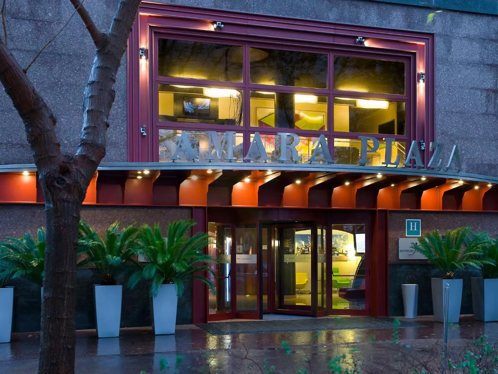 Facade/entrance, Property Building in Hotel Silken Amara Plaza