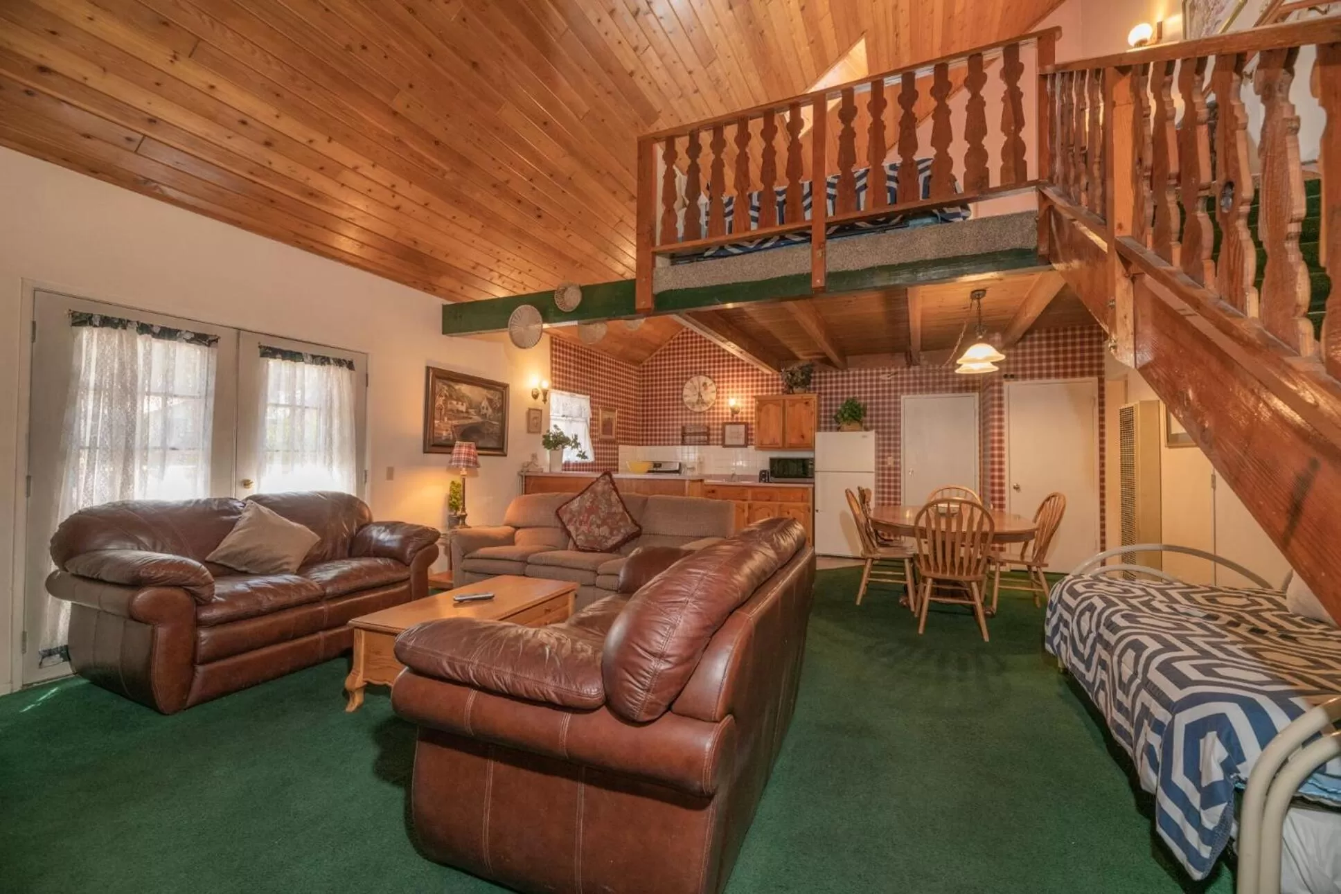 Photo of the whole room in Black Forest Lodge