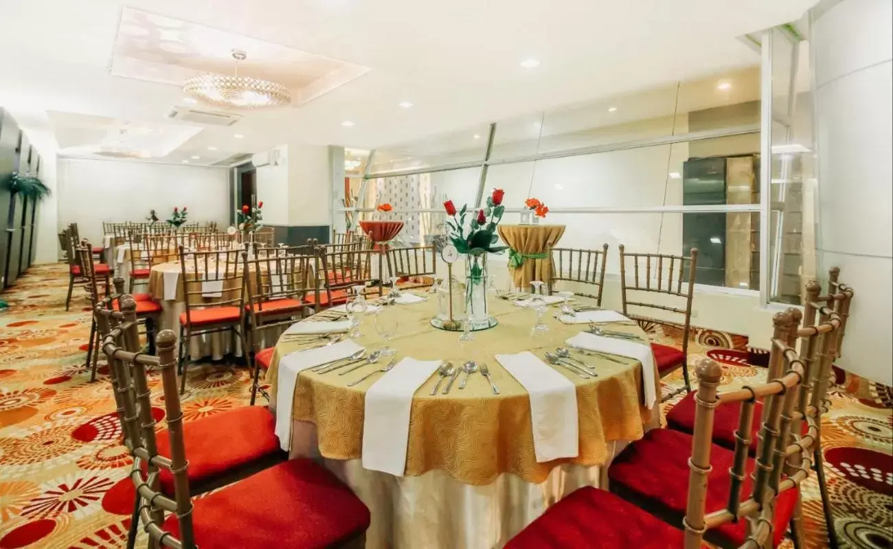 Banquet/Function facilities, Restaurant/Places to Eat in Greenhills Elan Hotel Modern
