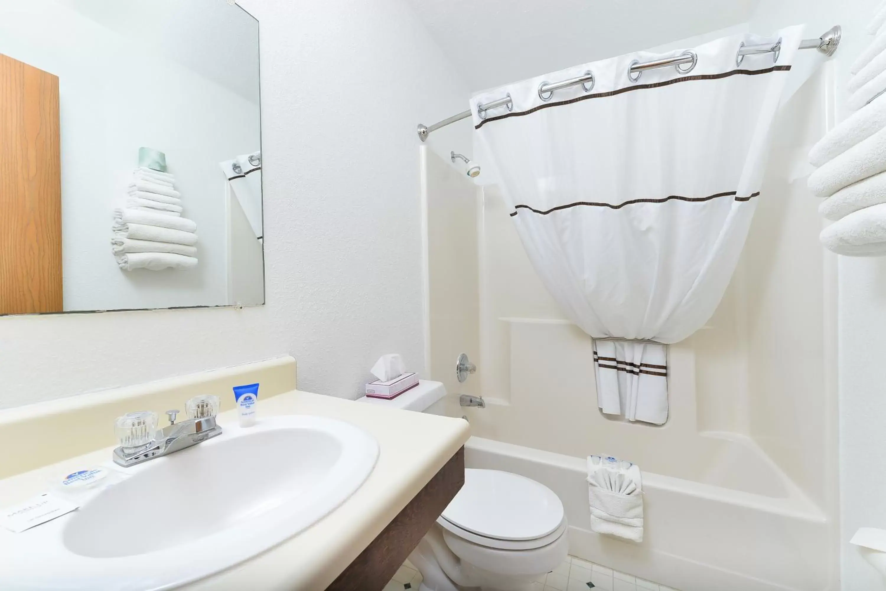 Toilet, Bathroom in Americas Best Value Inn Kadoka