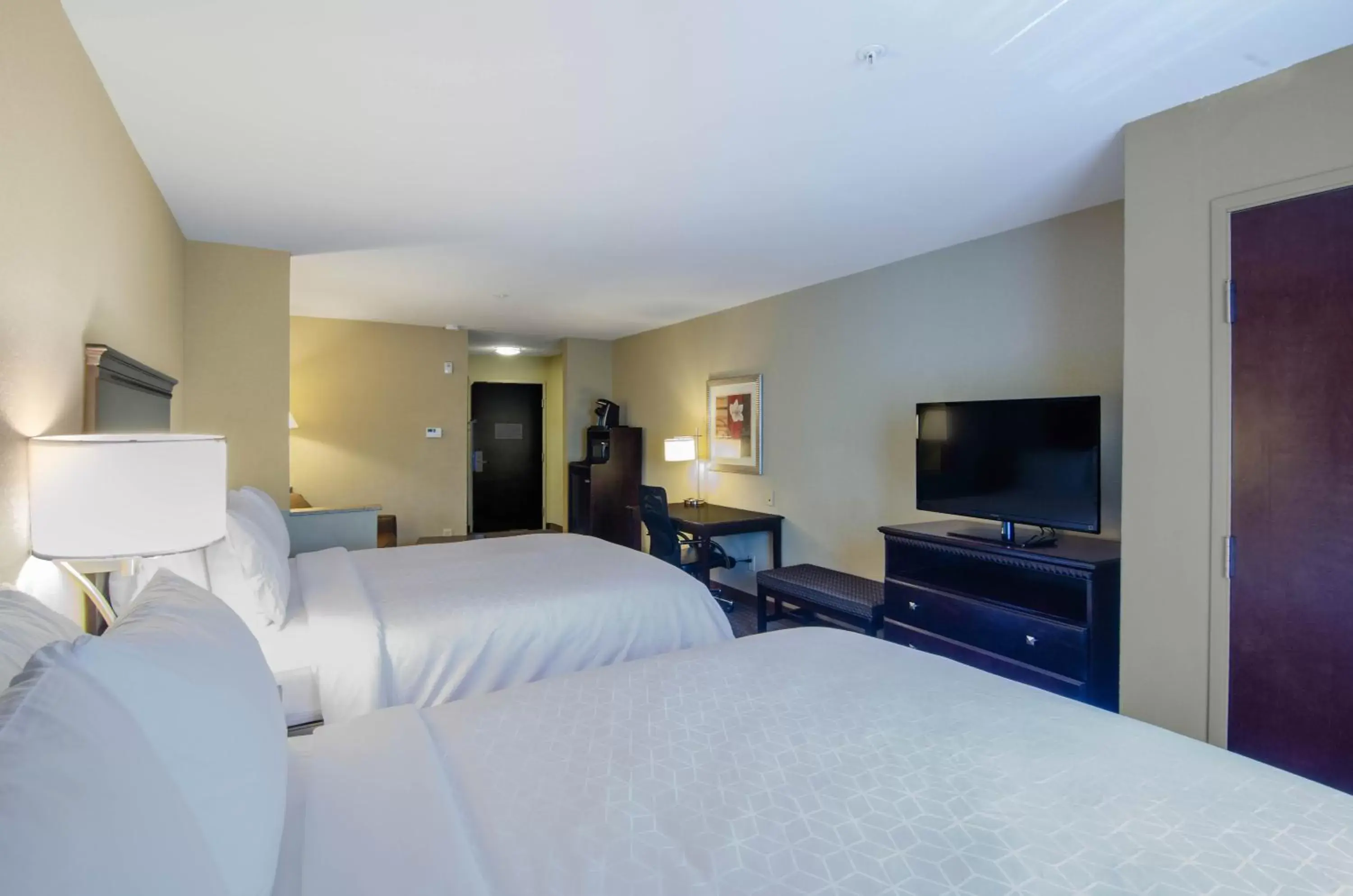 Bed in Springdale Inn & Suites