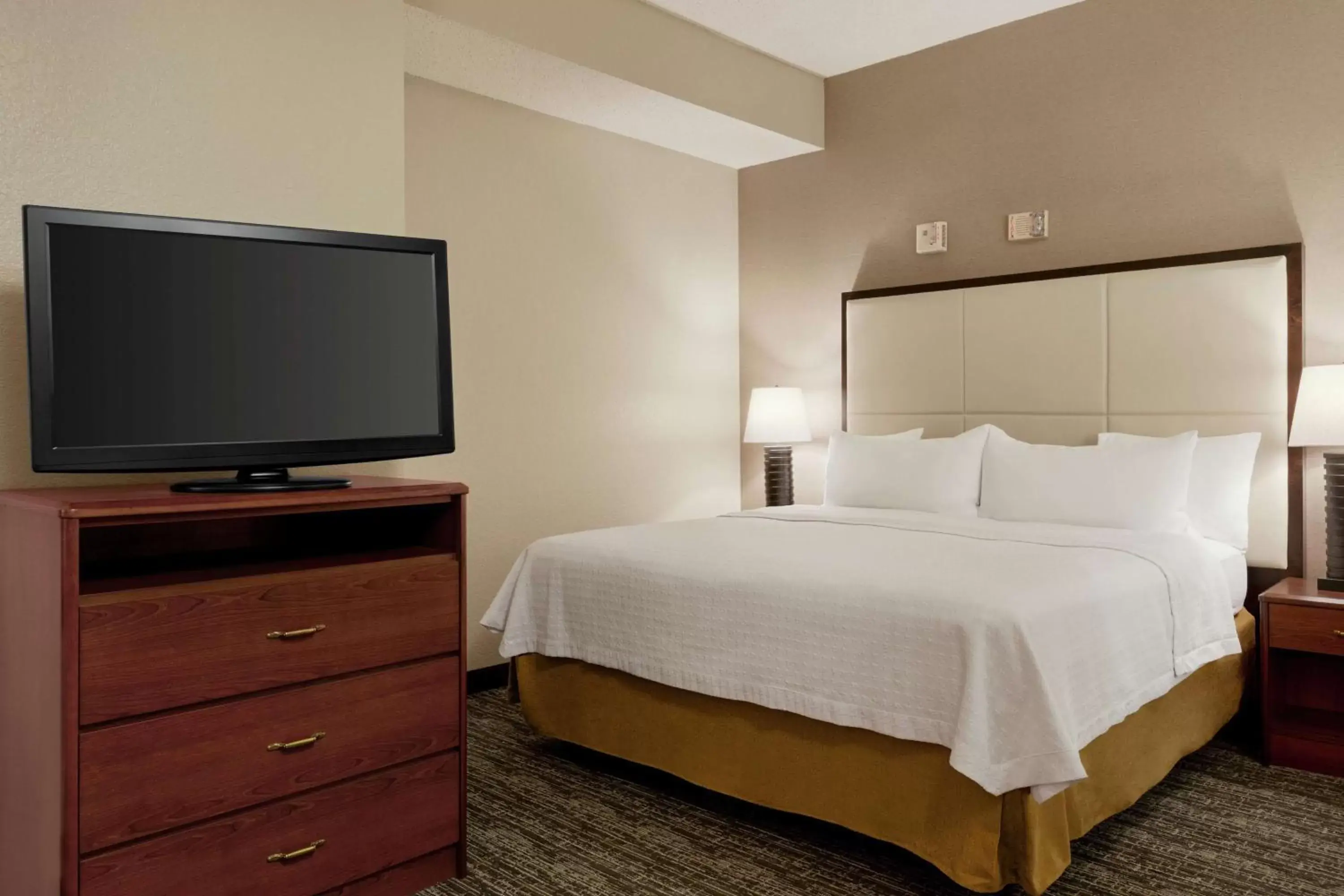 Bedroom, Bed in Homewood Suites by Hilton Dallas-DFW Airport N-Grapevine