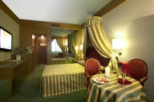 Photo of the whole room, Restaurant/Places to Eat in Hotel Motel Visconteo