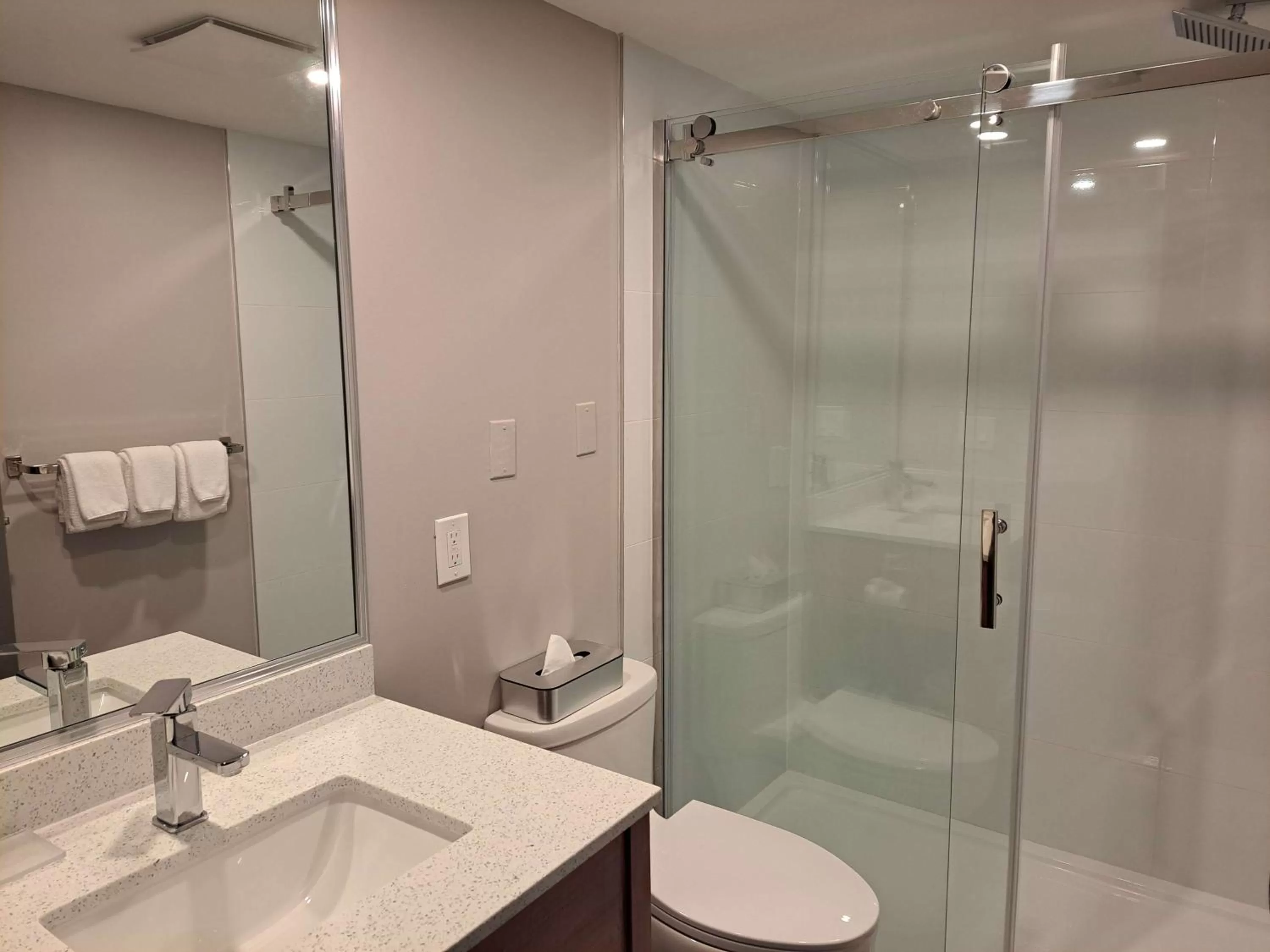 Bathroom in Best Western Plus Vancouver Airport Hotel