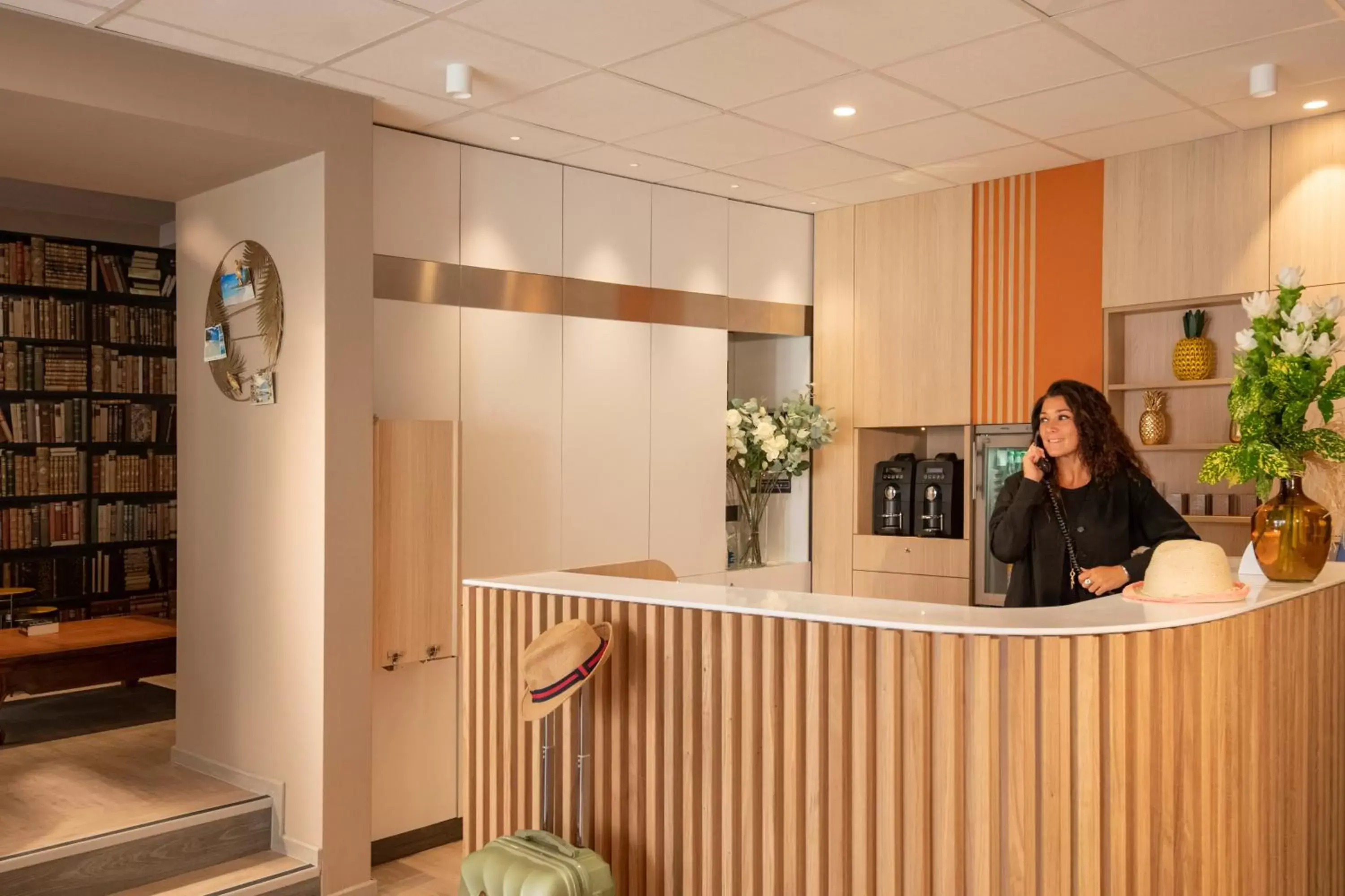 Staff in ibis Styles Beaulieu sur Mer