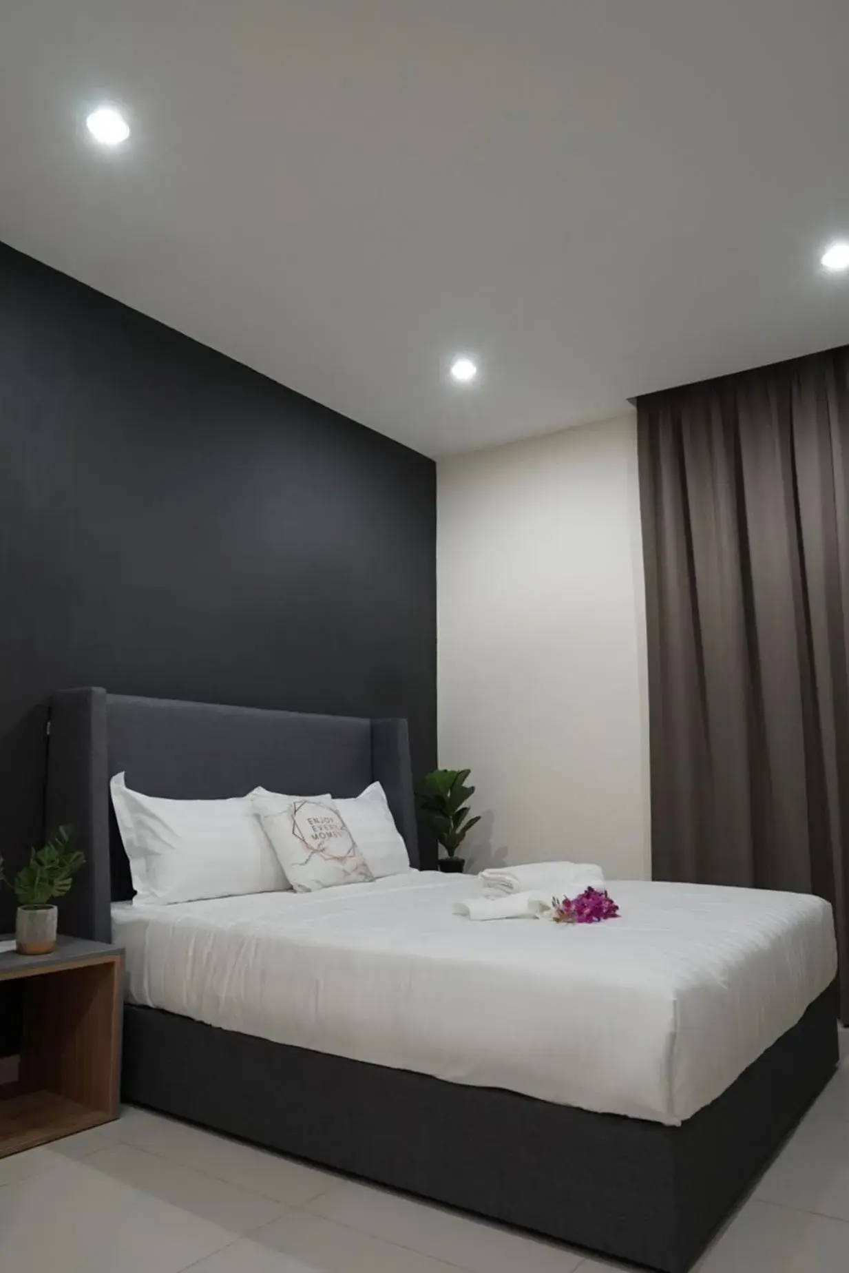 Bed in Regatta Suites Kozi Square Kuching