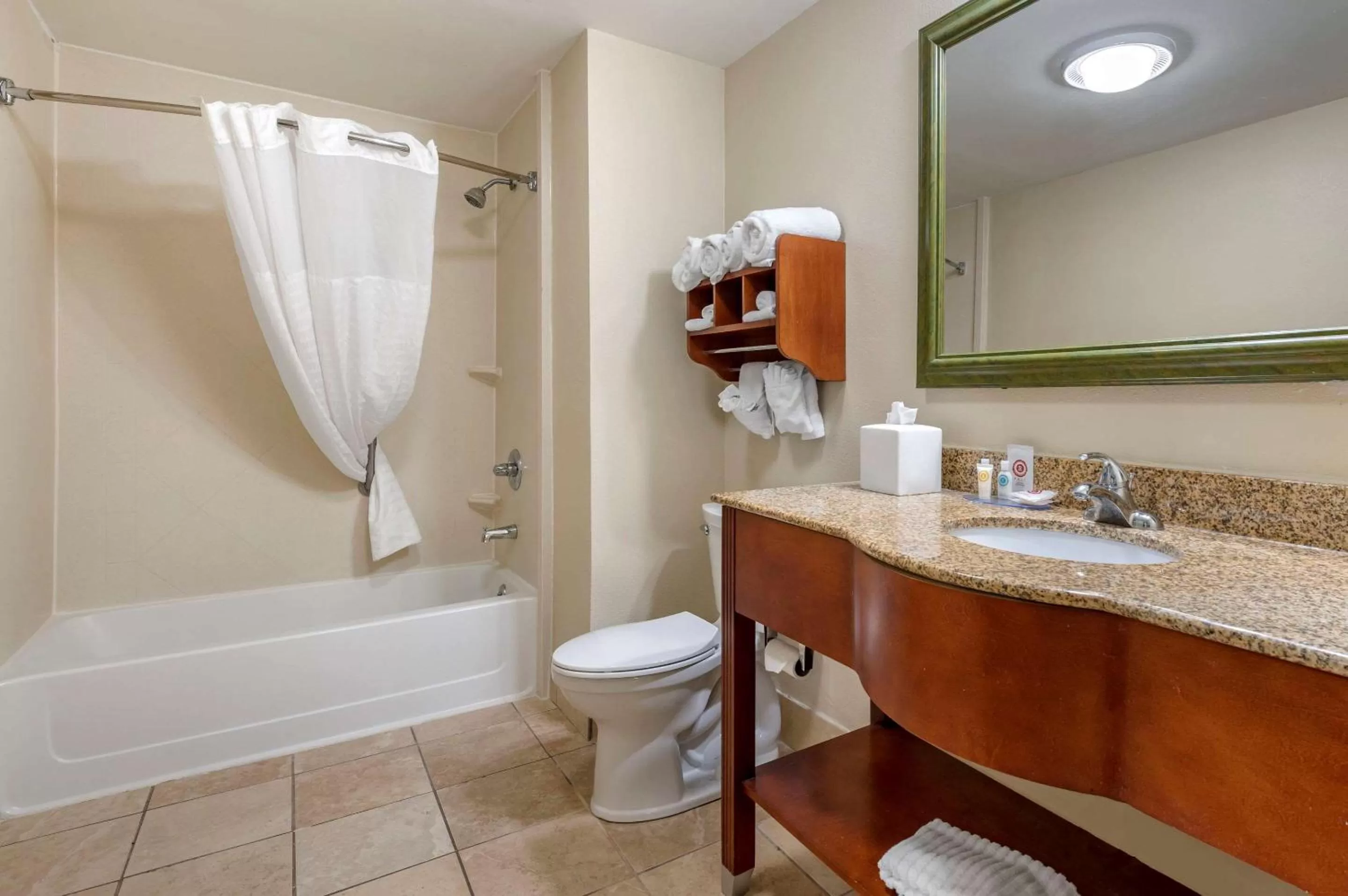 Photo of the whole room in Comfort Inn Oxford - University Area