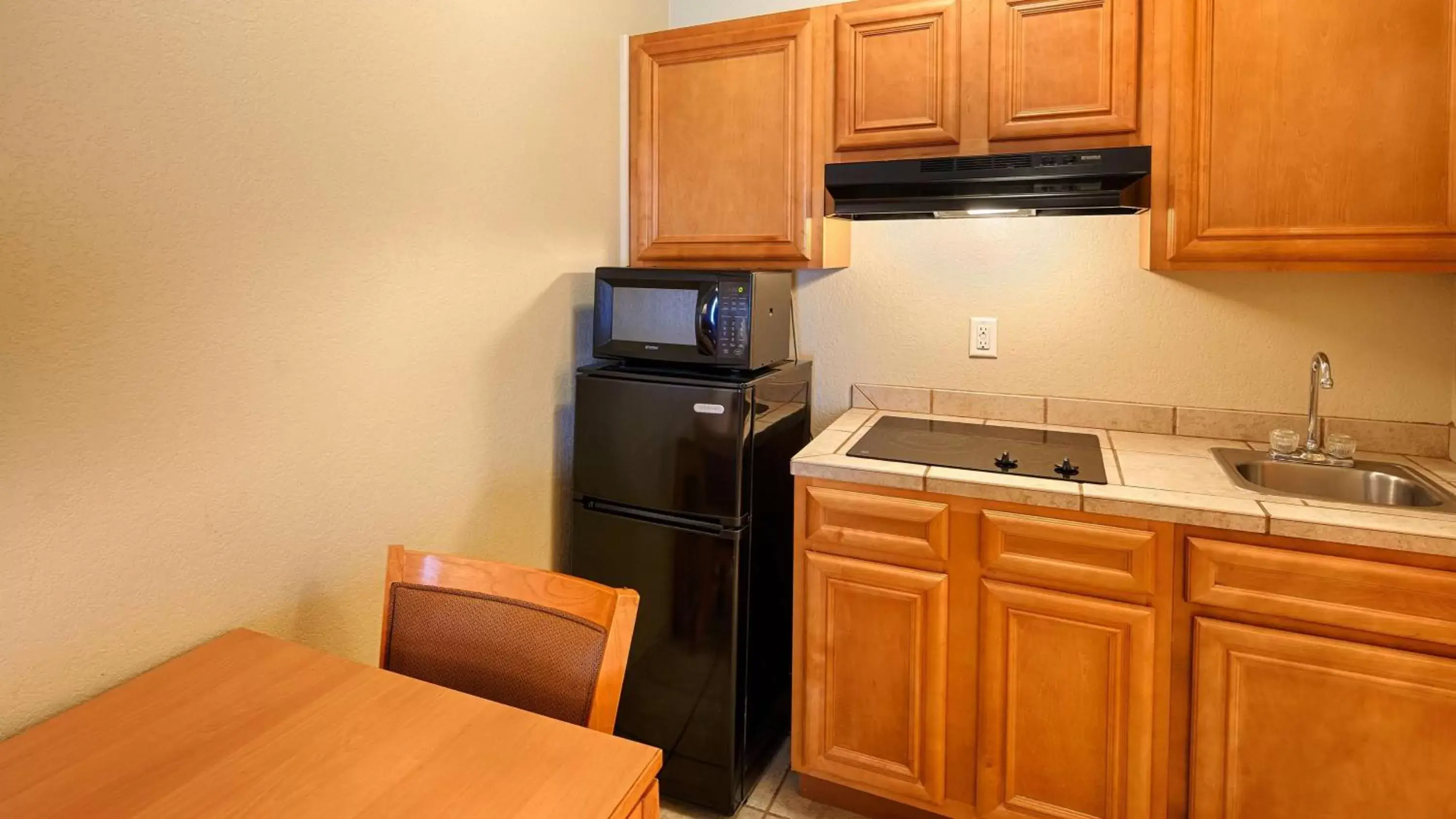 Kitchen or kitchenette, Kitchen/Kitchenette in Best Western Plus Guymon Hotel & Suites