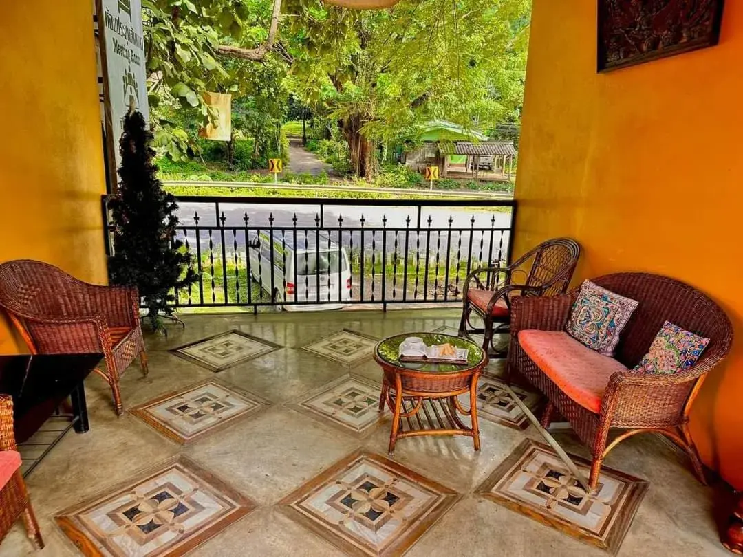 Balcony/Terrace, Seating Area in Hern Lhin Natural Resort