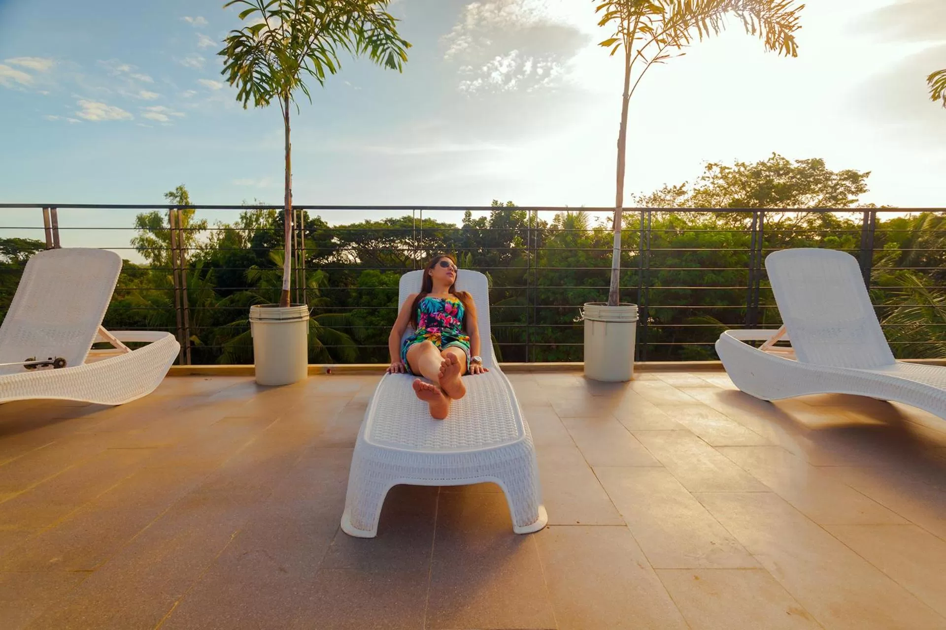 Sunrise in Blue Lagoon Inn & Suites