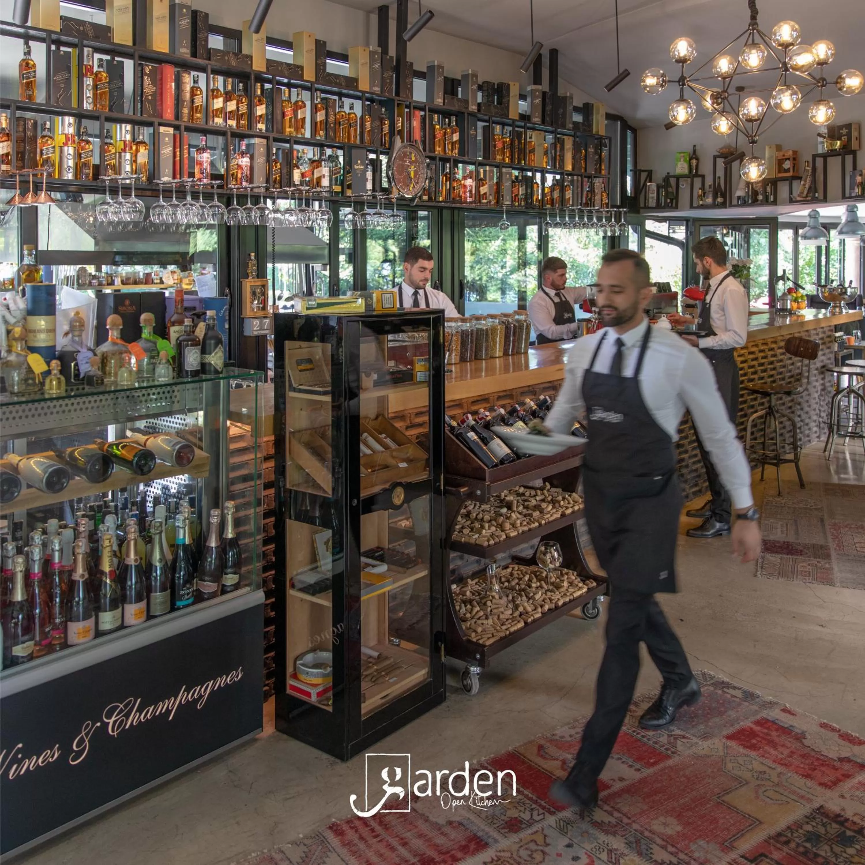 Restaurant/places to eat in Hotel Garden