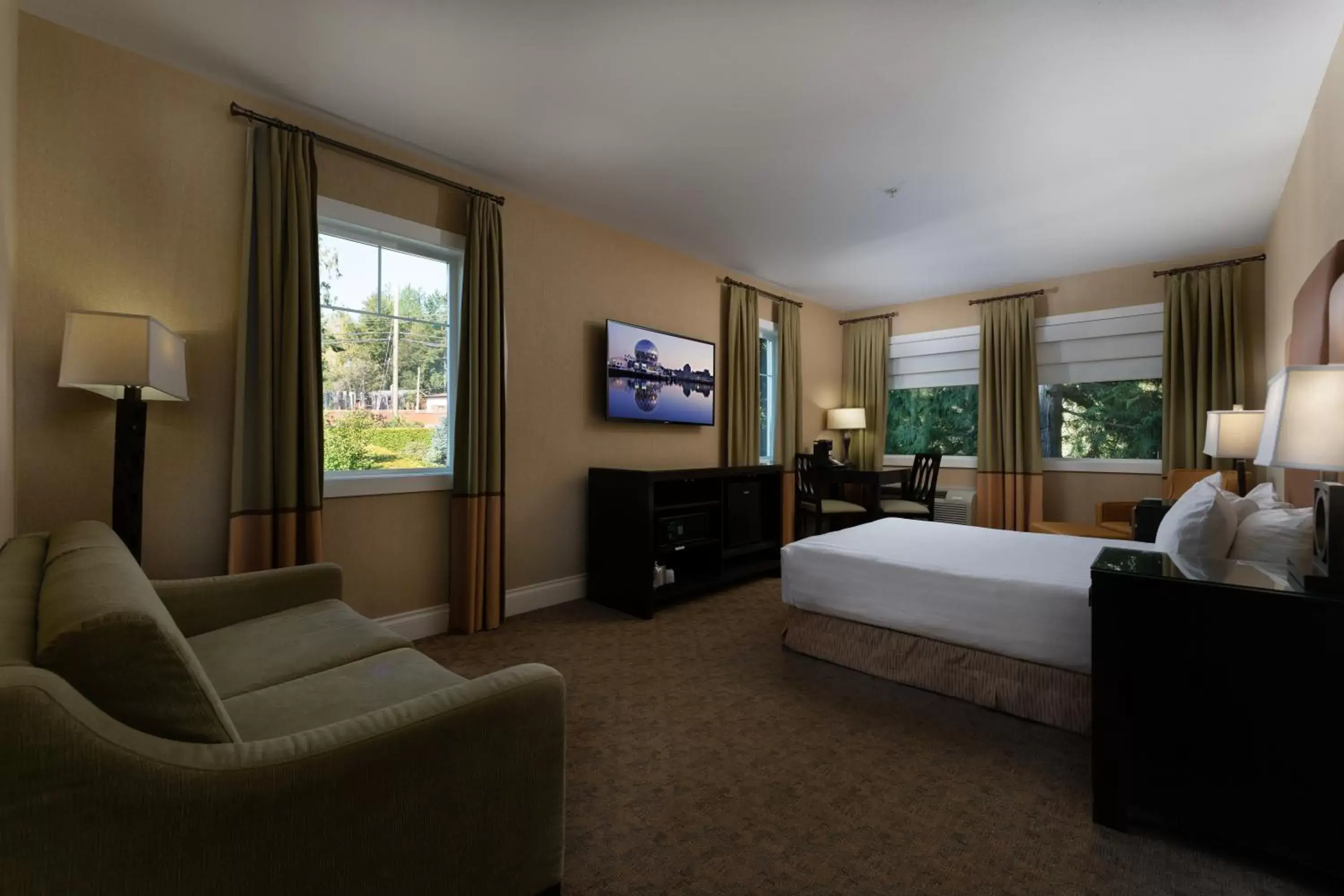 Bed, Seating Area in Prestige Oceanfront Resort, WorldHotels Luxury