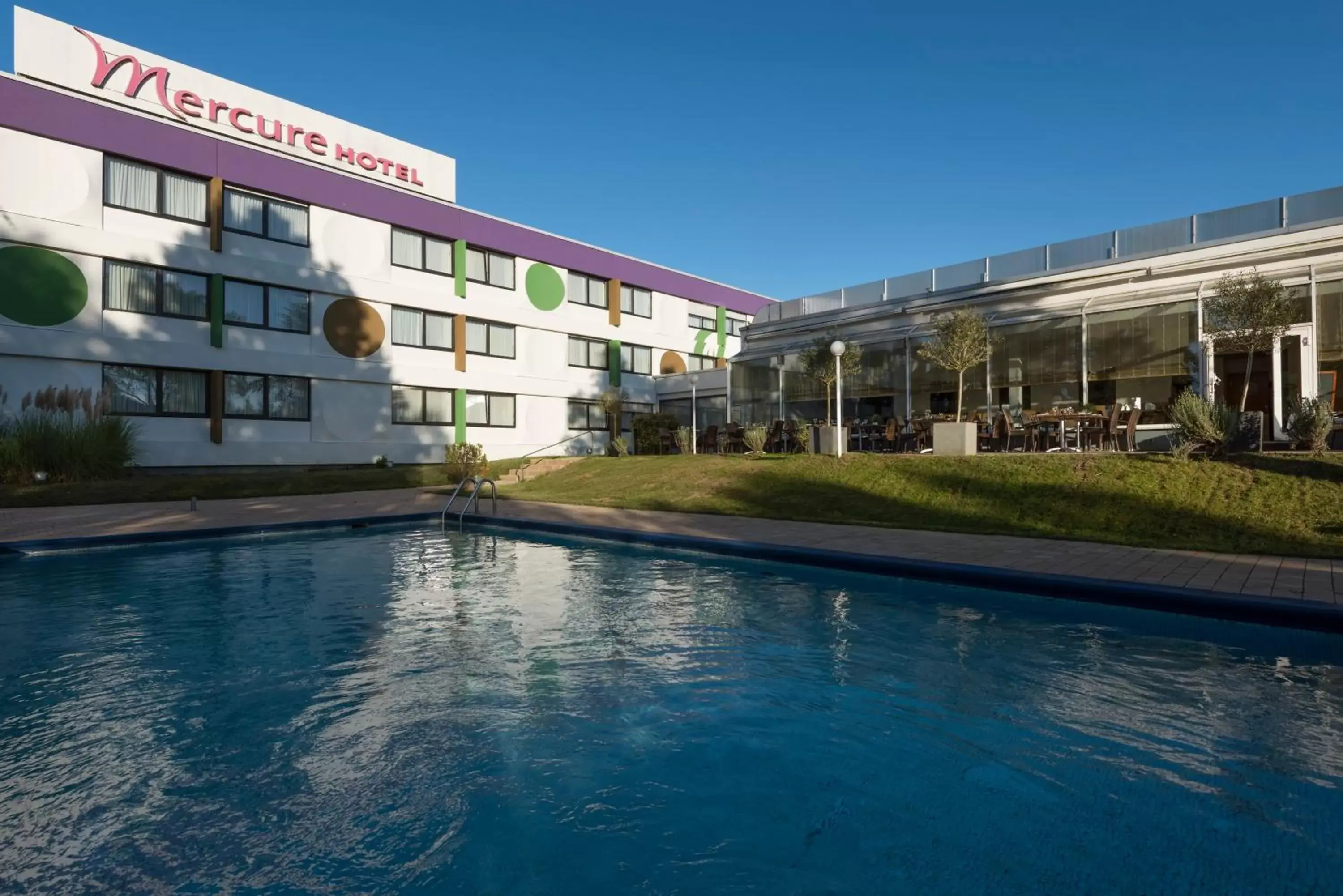 Garden, Property Building in Mercure Hotel Saarbrücken Süd