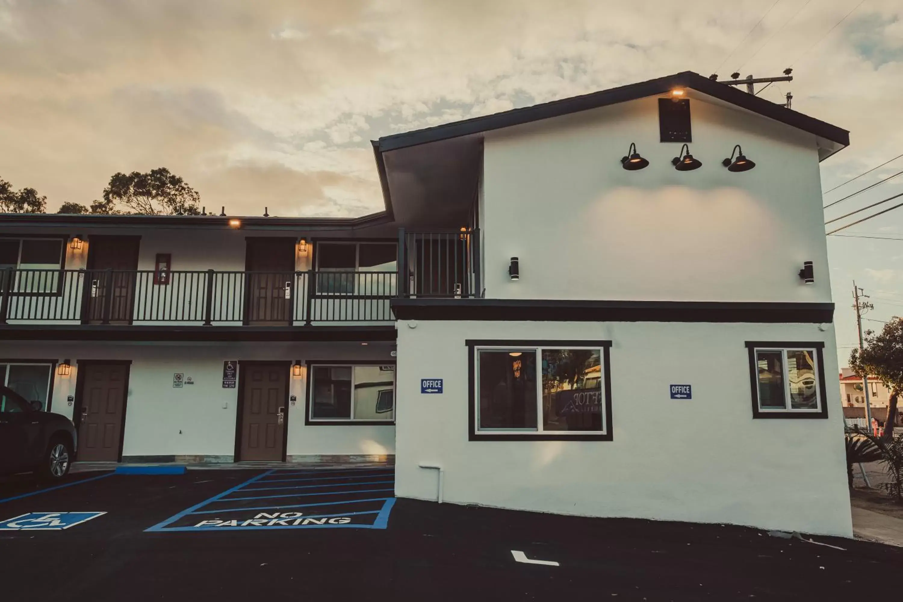 Property building in Blufftop Inn & Suites - Wharf/Restaurant District Property building in Blufftop Inn & Suites - Wharf/Restaurant District