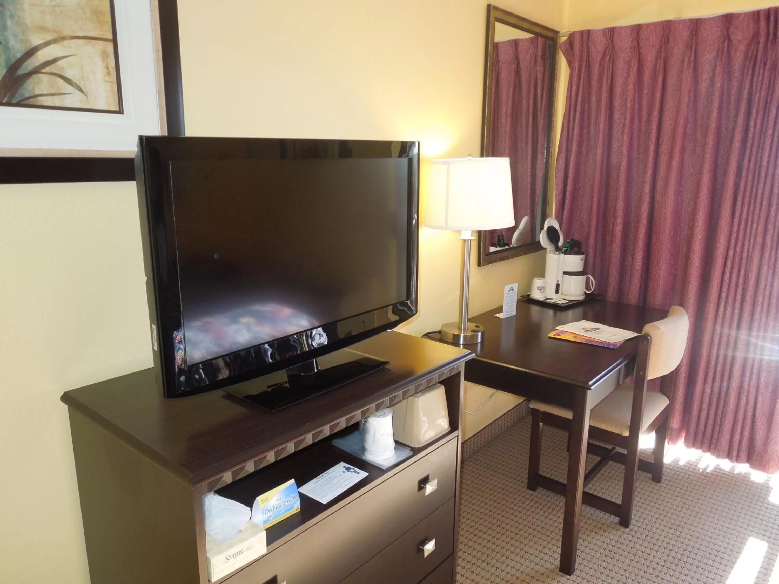 TV and multimedia, TV/Entertainment Center in Days Inn by Wyndham Colchester Burlington