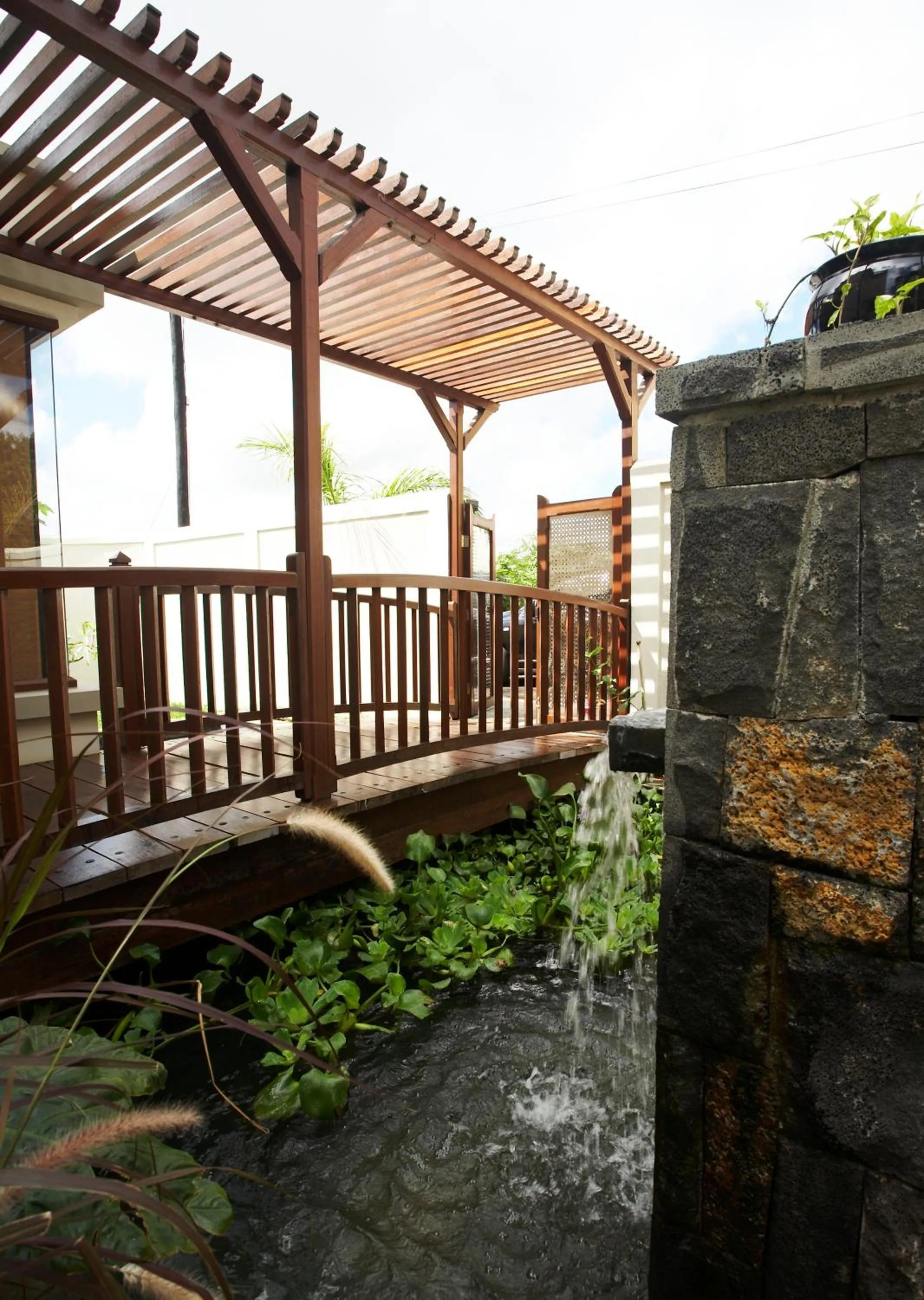 Facade/entrance in Grand Bay Suites